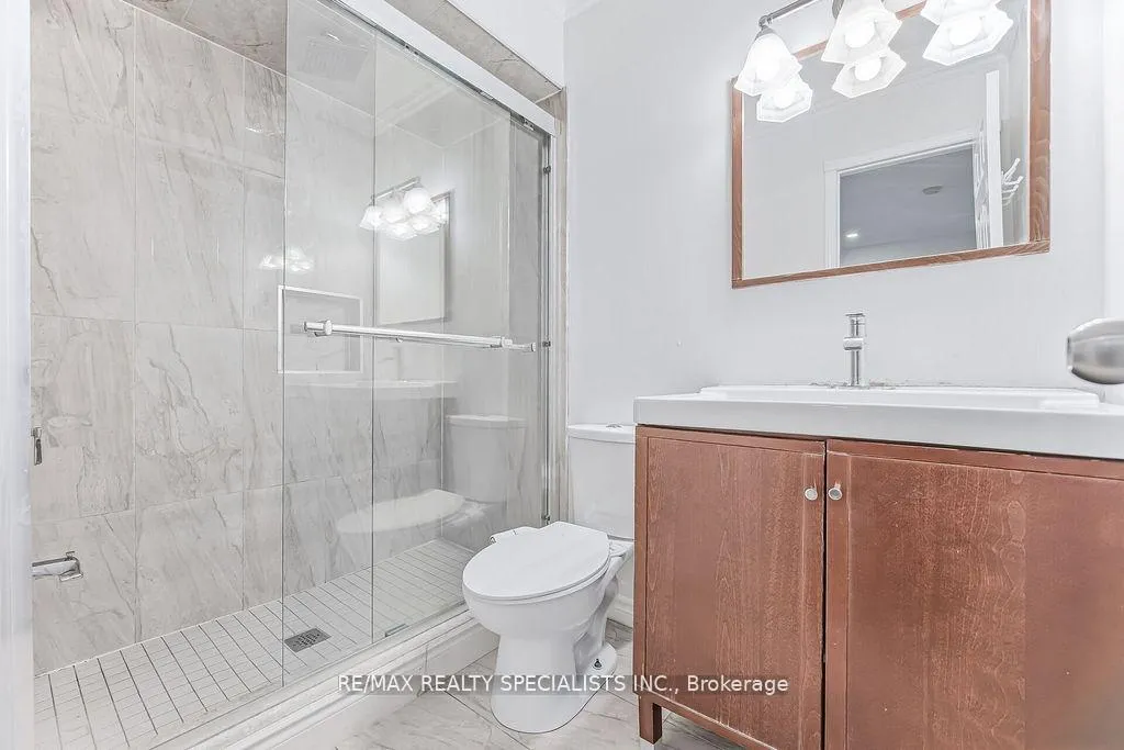 Photo 8 of 3 Mullis Crescent, Brampton, Fletcher's West — HOMEH