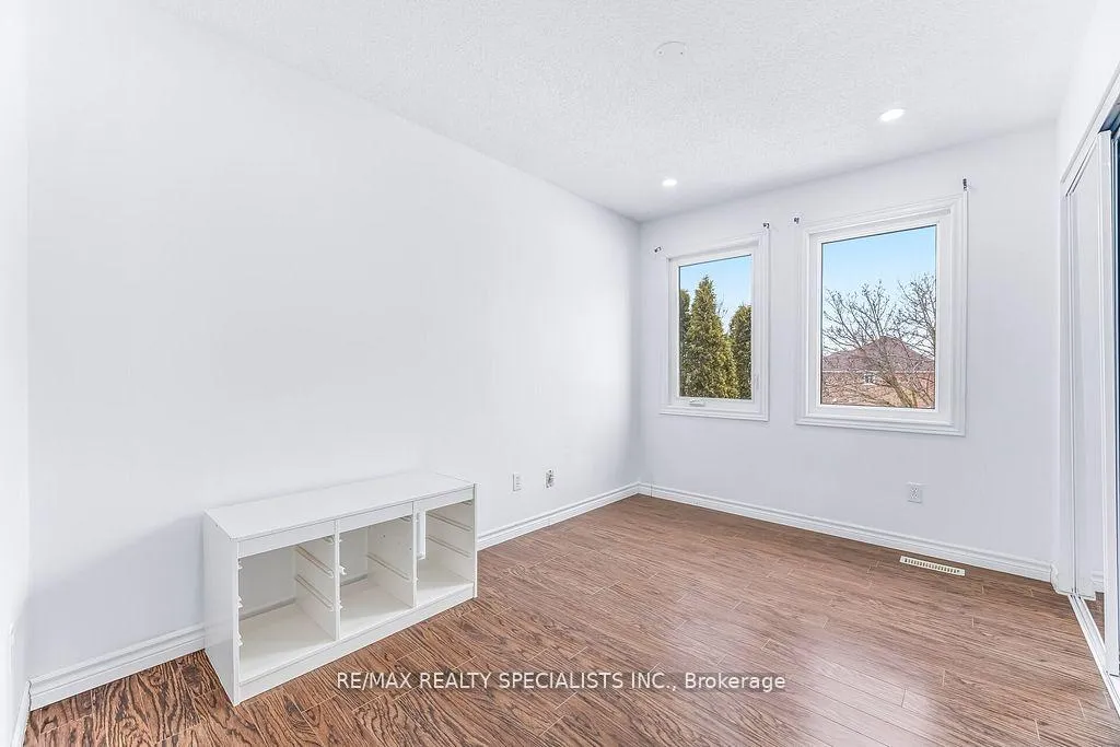 Photo 9 of 3 Mullis Crescent, Brampton, Fletcher's West — HOMEH