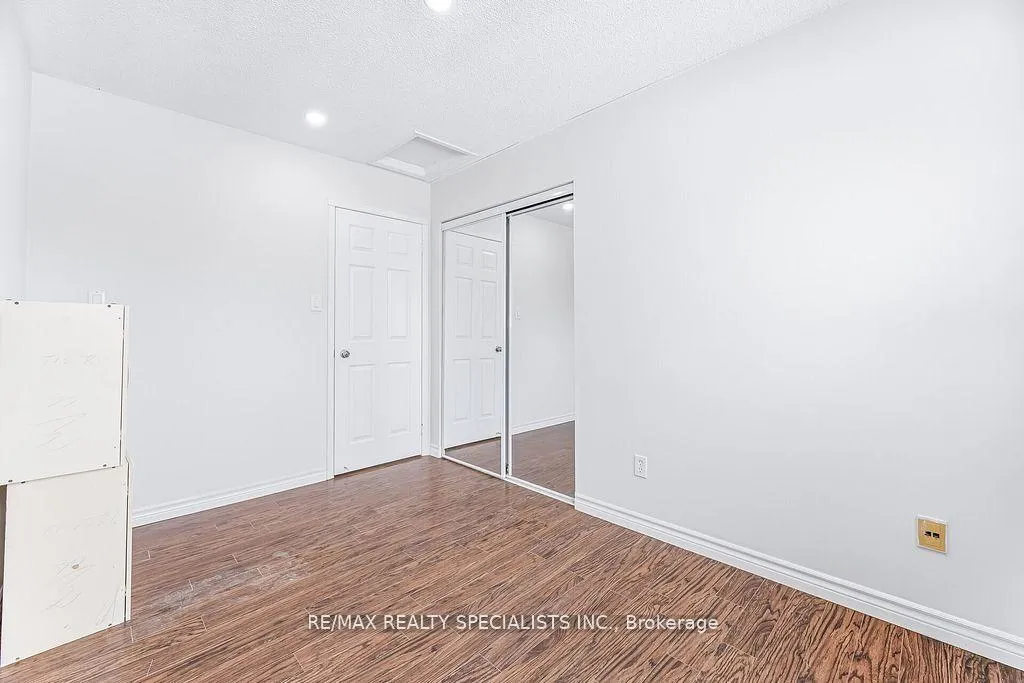 Photo 10 of 3 Mullis Crescent, Brampton, Fletcher's West — HOMEH