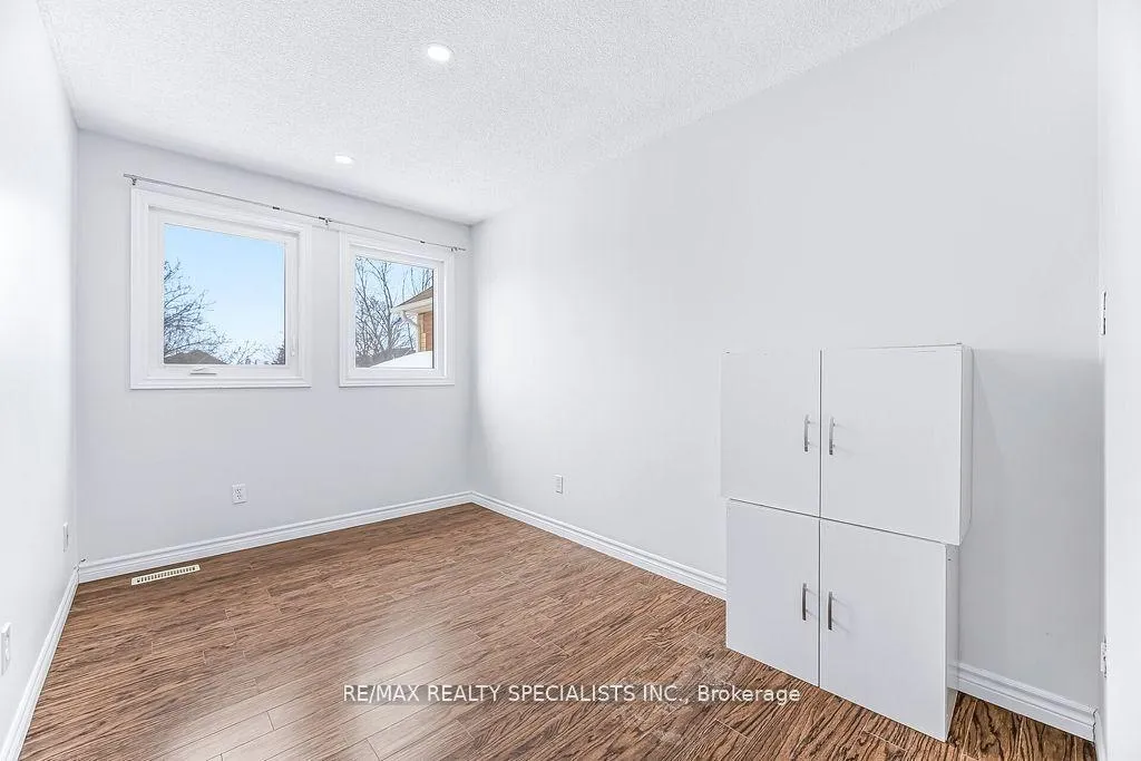 Photo 11 of 3 Mullis Crescent, Brampton, Fletcher's West — HOMEH