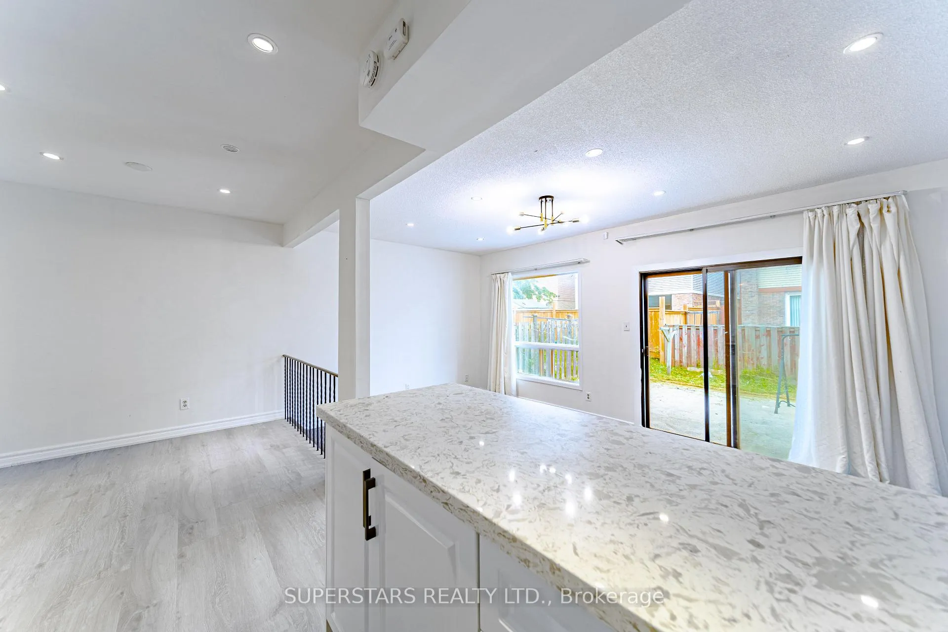 Photo 4 of 29 Sandy Haven Drive, Scarborough, Steeles — HOMEH
