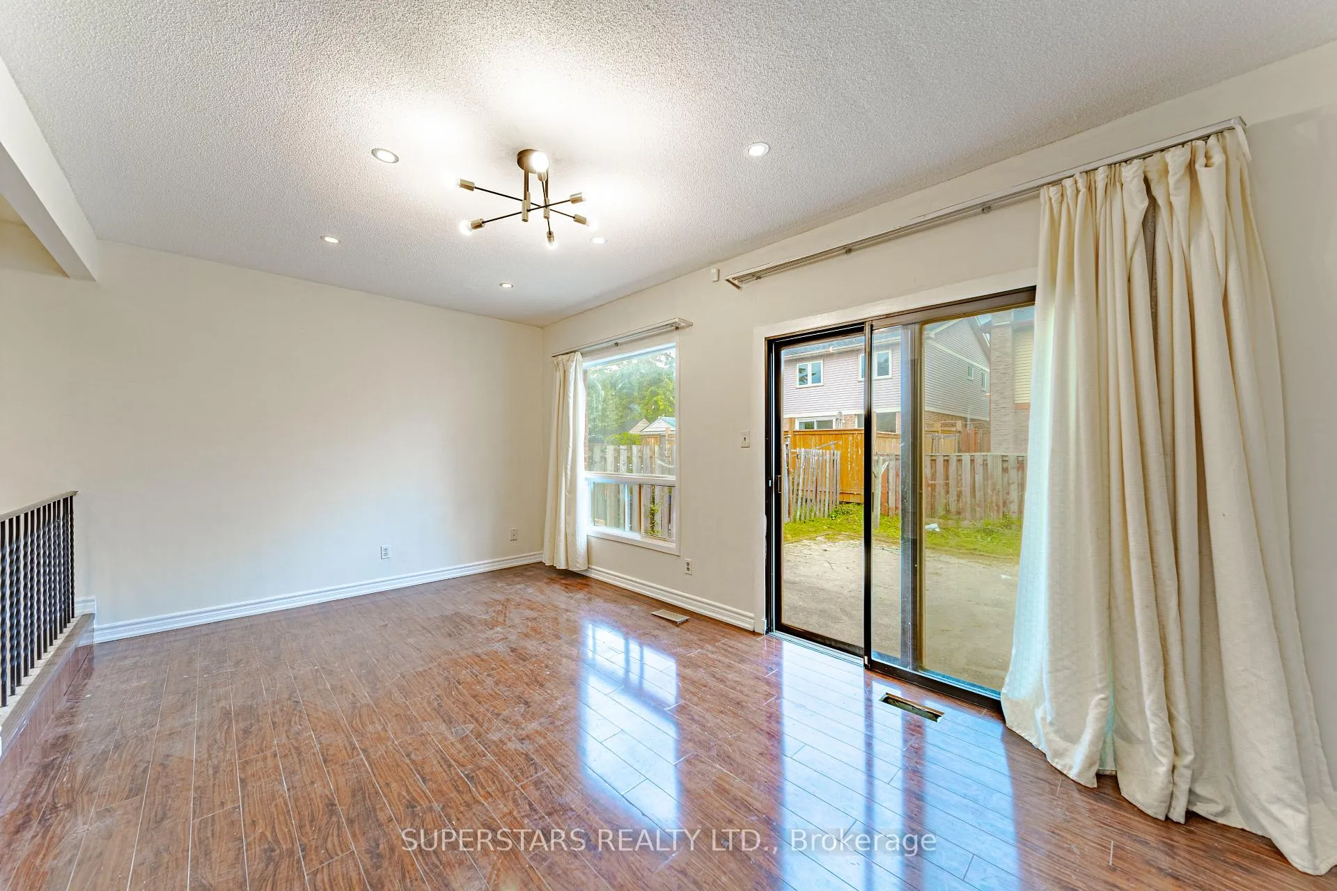 Photo 10 of 29 Sandy Haven Drive, Scarborough, Steeles — HOMEH