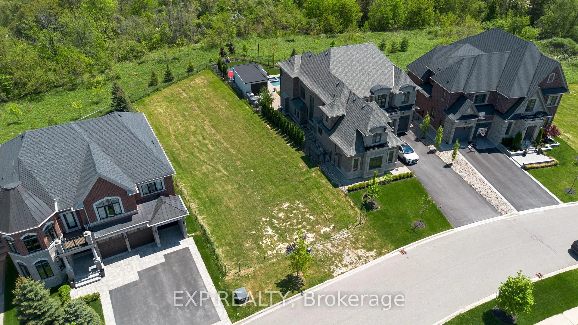 Photo 4 of 25 Hogan Court, King, King City — HOMEH