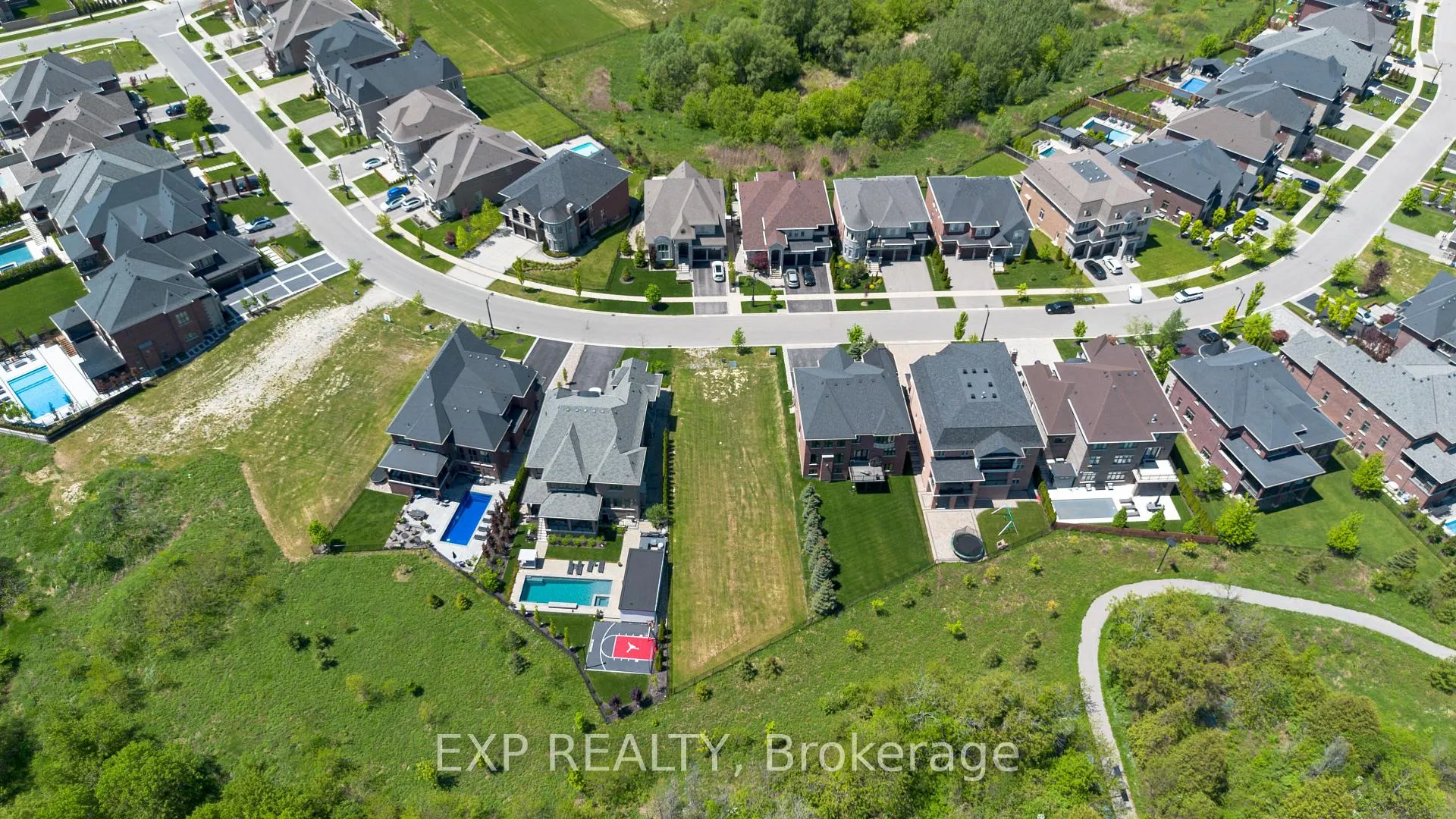 Photo 8 of 25 Hogan Court, King, King City — HOMEH
