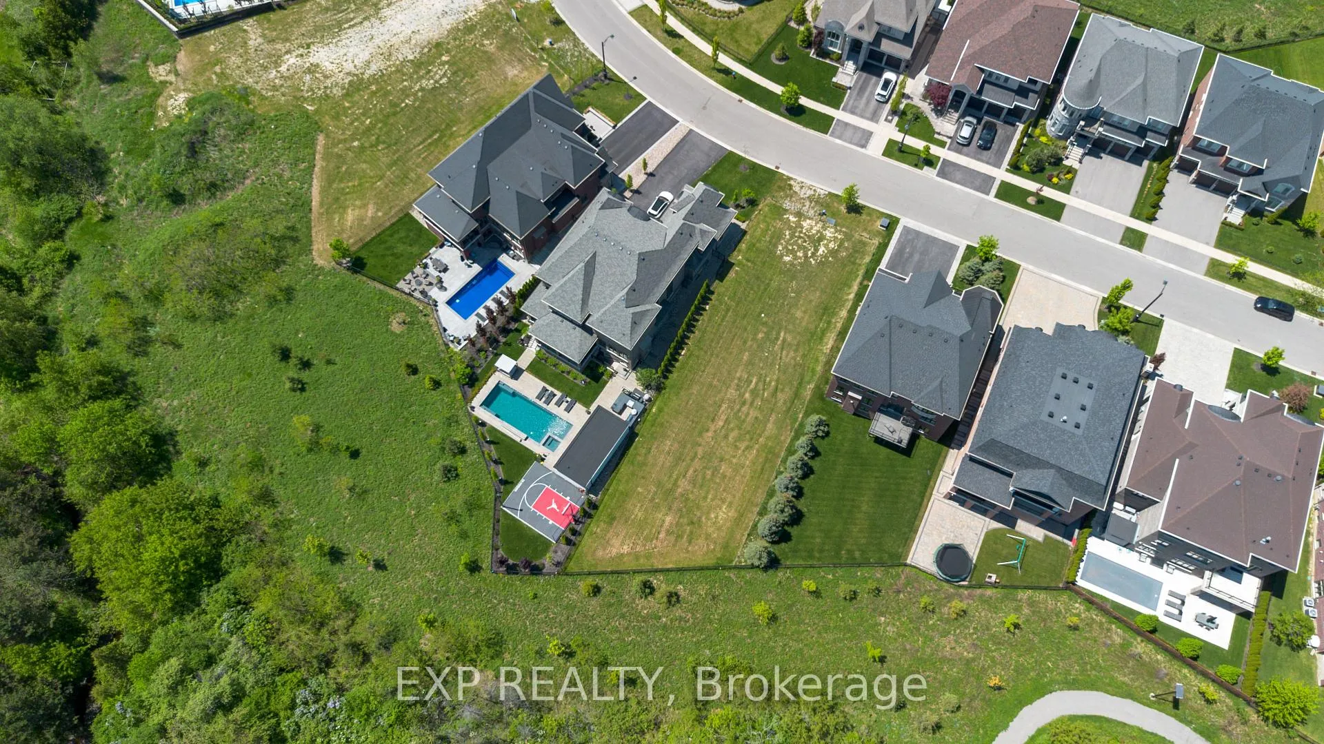 Photo 9 of 25 Hogan Court, King, King City — HOMEH