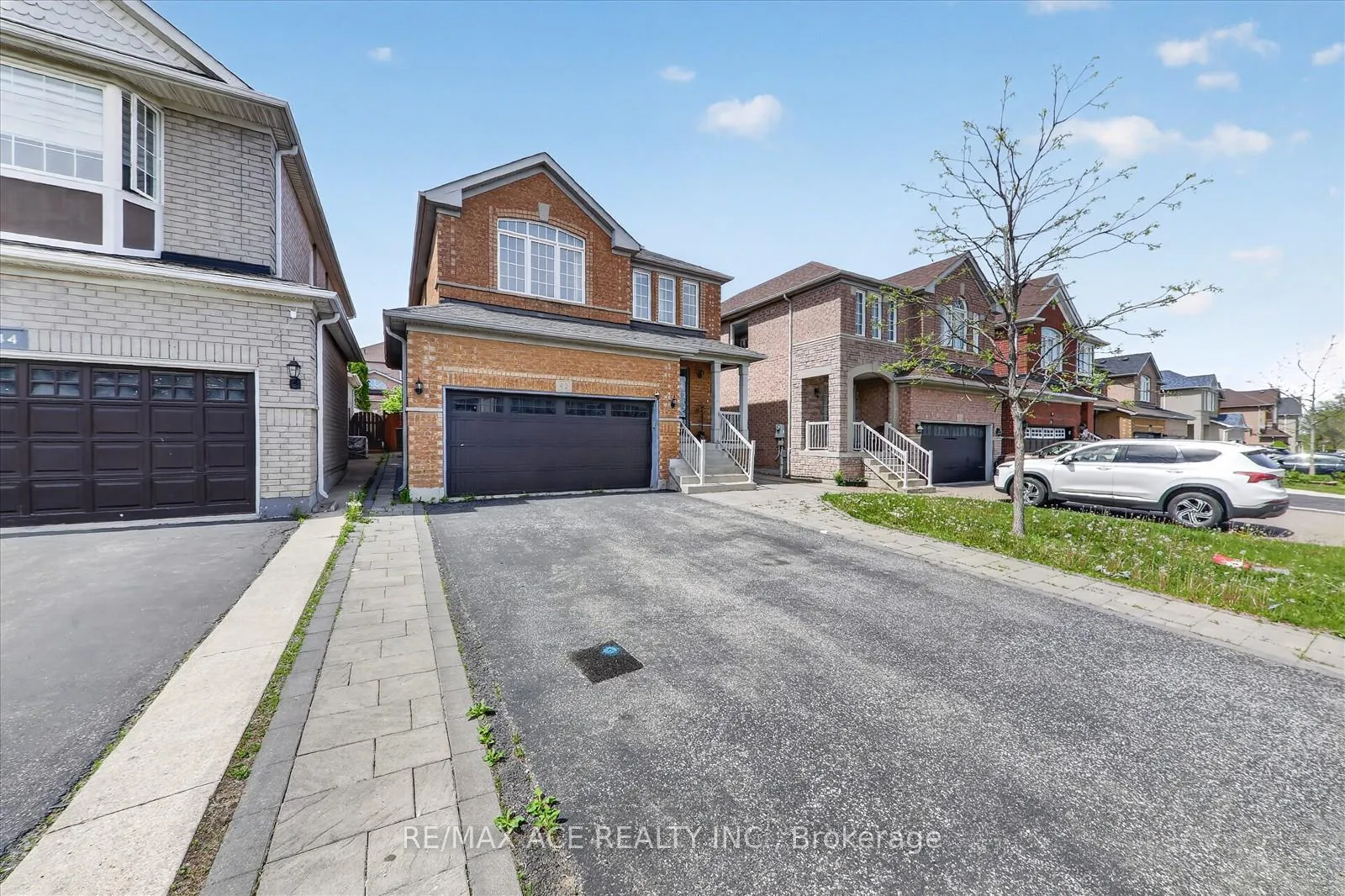 Photo 4 of 42 Feather Reed Way, Brampton, Sandringham-Wellington — HOMEH