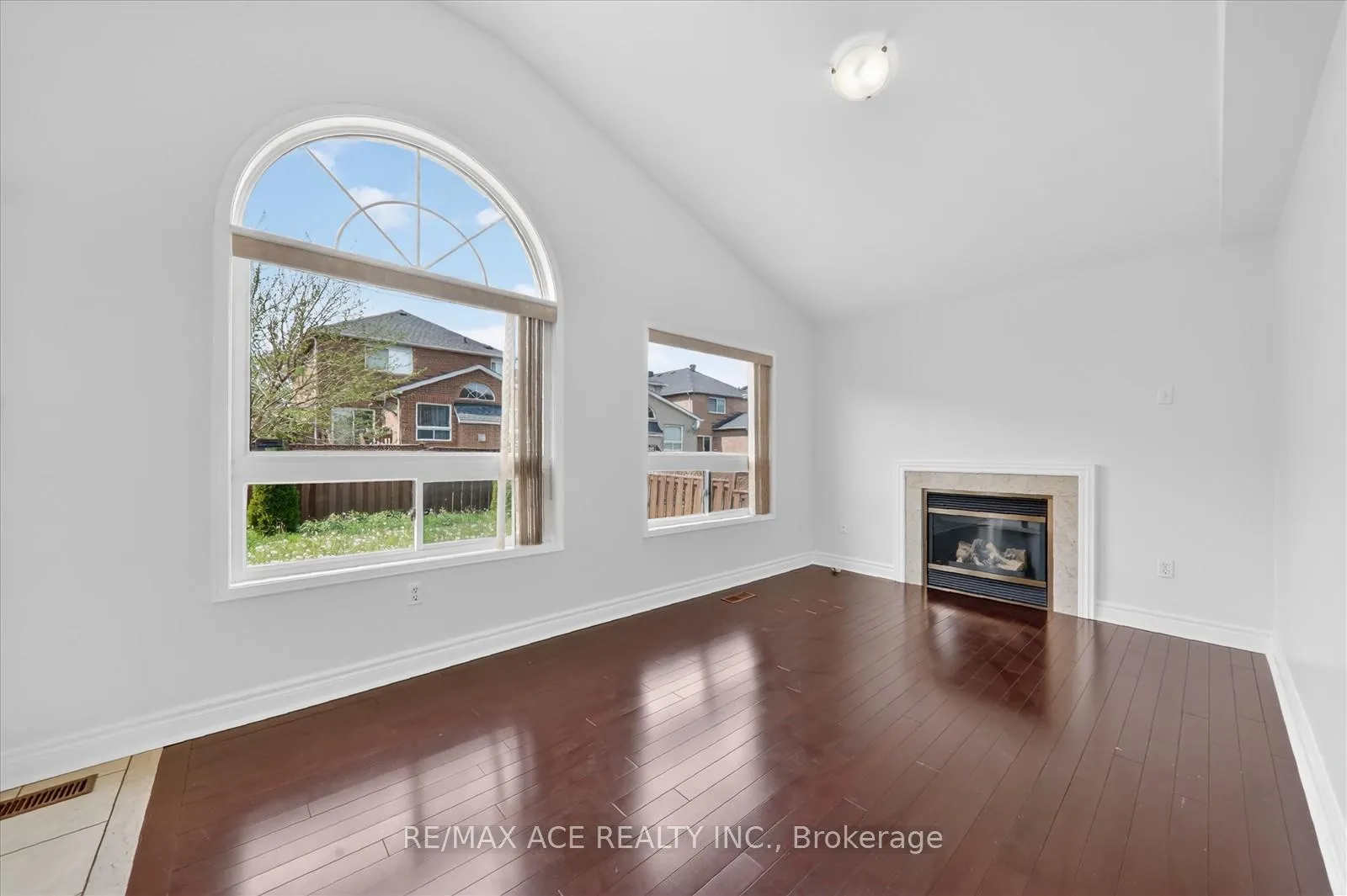 Photo 15 of 42 Feather Reed Way, Brampton, Sandringham-Wellington — HOMEH