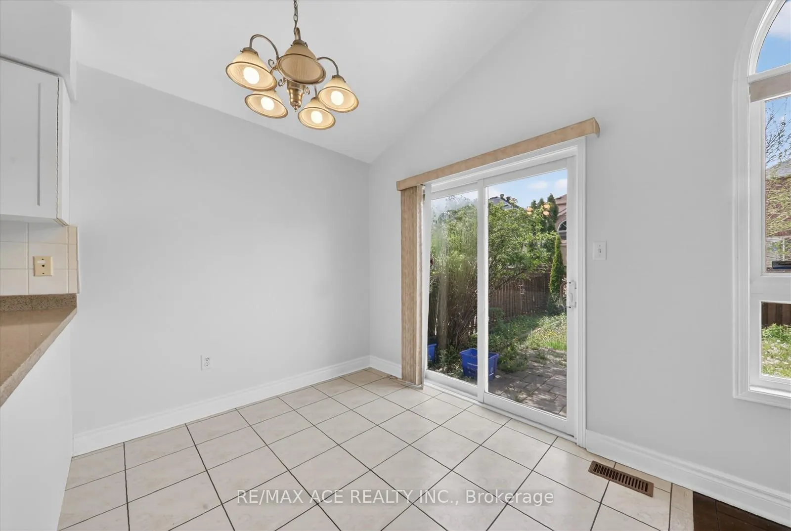Photo 17 of 42 Feather Reed Way, Brampton, Sandringham-Wellington — HOMEH
