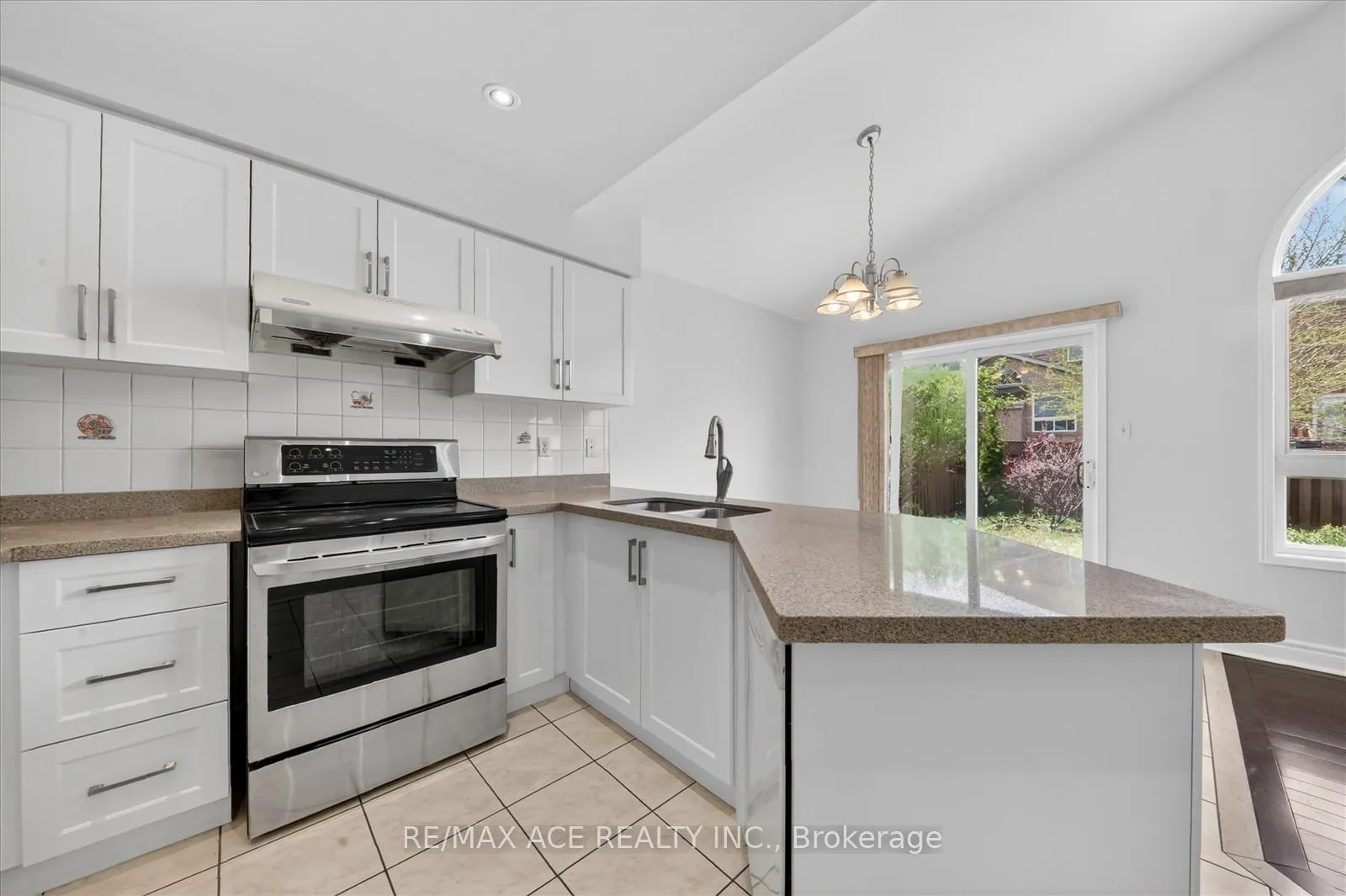Photo 20 of 42 Feather Reed Way, Brampton, Sandringham-Wellington — HOMEH