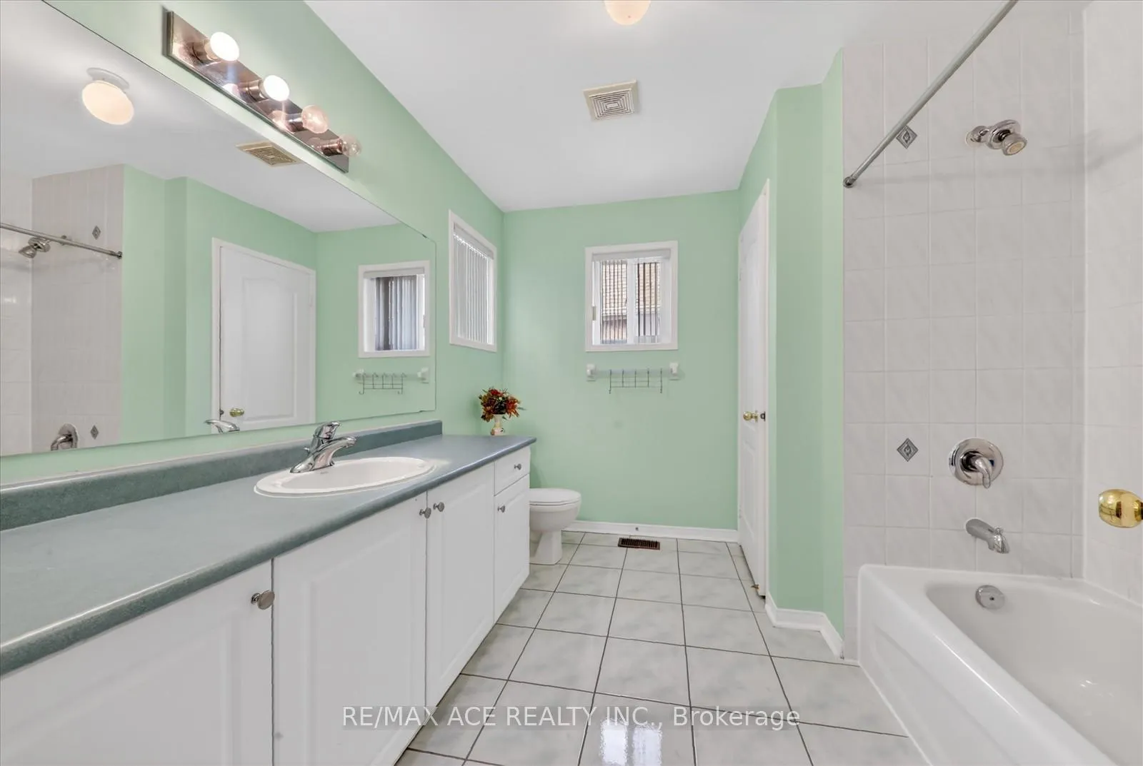 Photo 27 of 42 Feather Reed Way, Brampton, Sandringham-Wellington — HOMEH