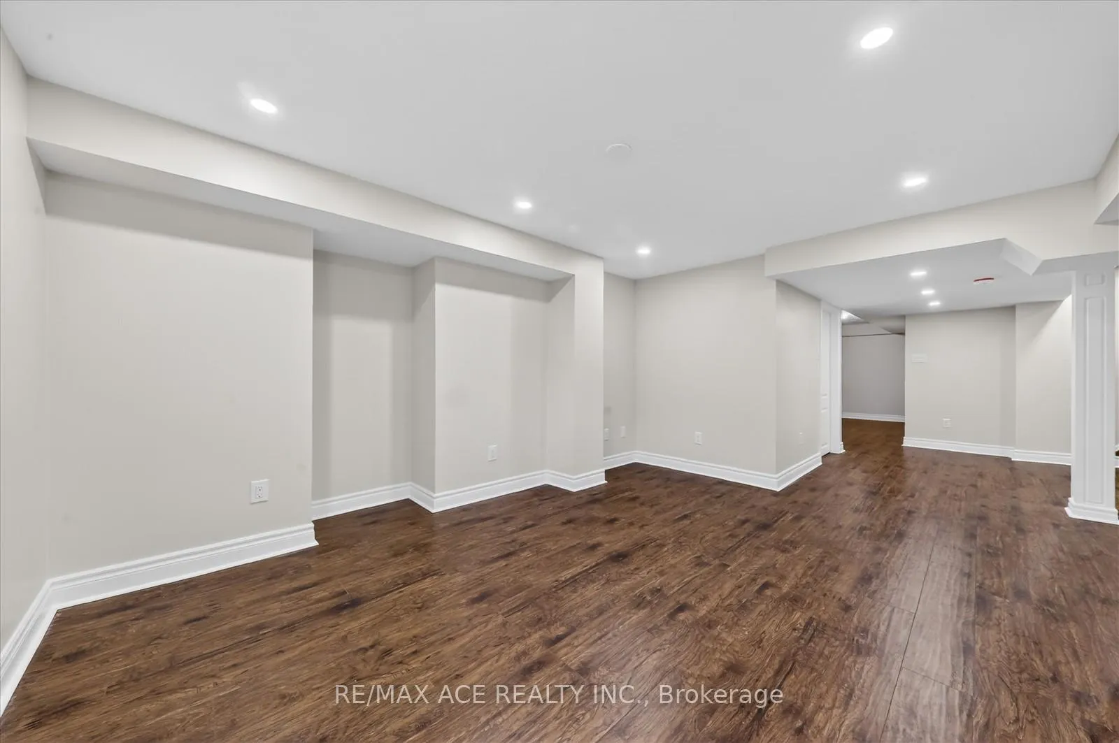 Photo 35 of 42 Feather Reed Way, Brampton, Sandringham-Wellington — HOMEH