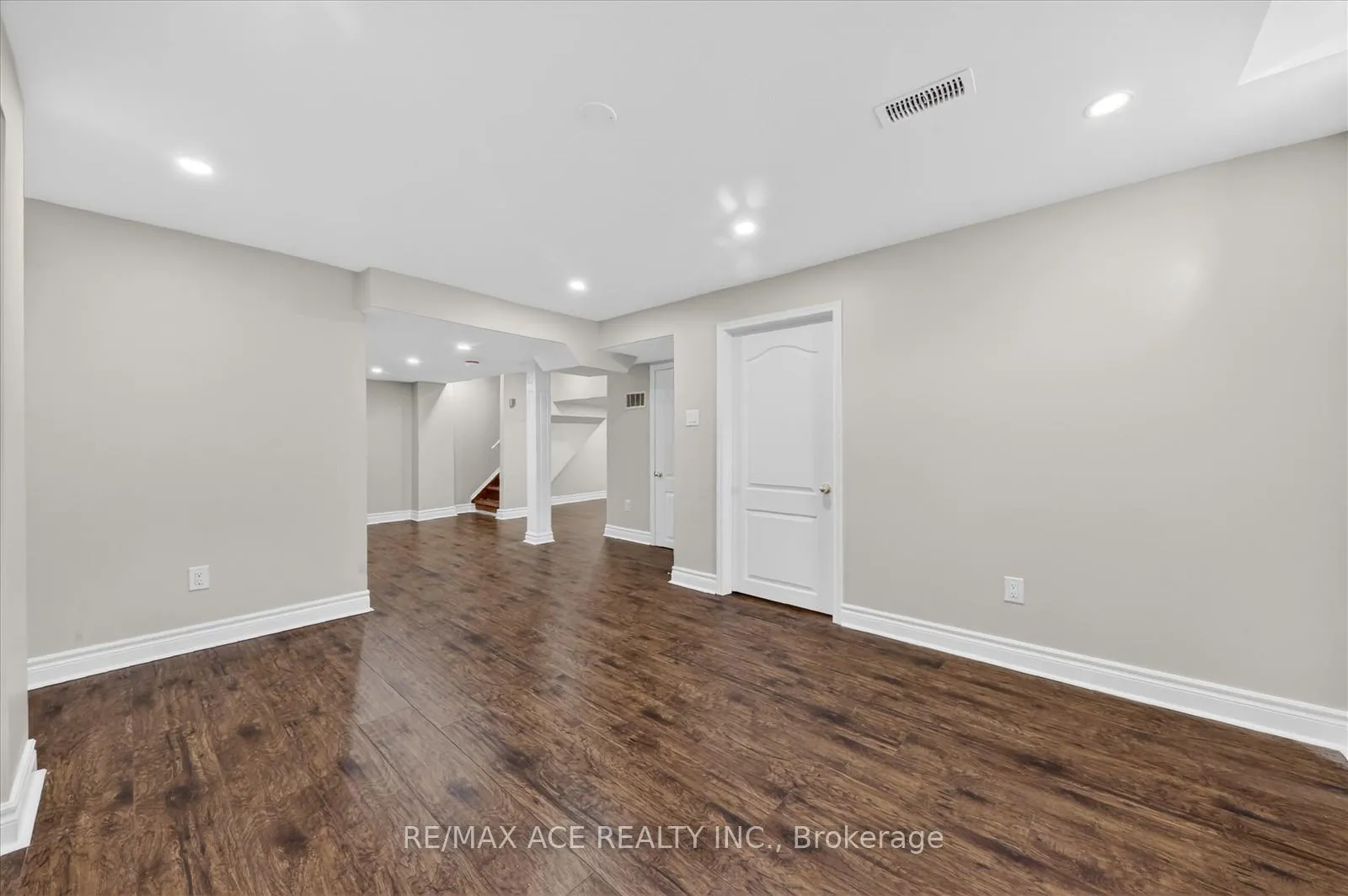Photo 36 of 42 Feather Reed Way, Brampton, Sandringham-Wellington — HOMEH