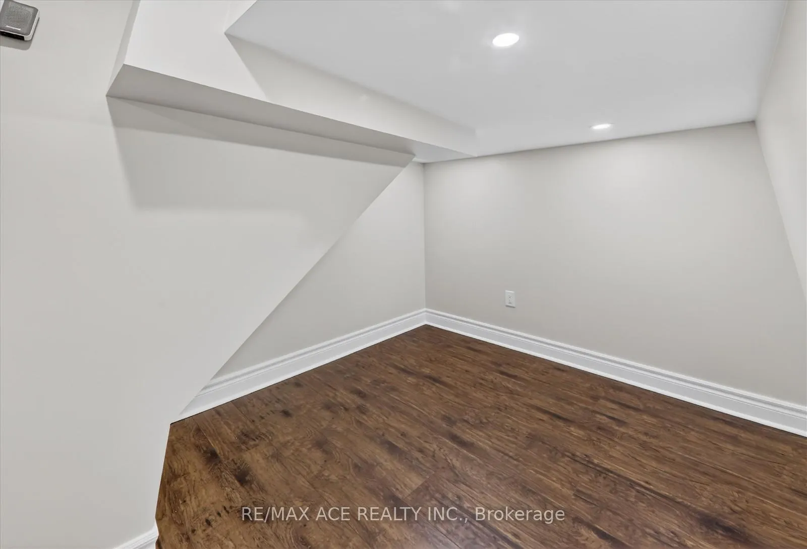 Photo 37 of 42 Feather Reed Way, Brampton, Sandringham-Wellington — HOMEH