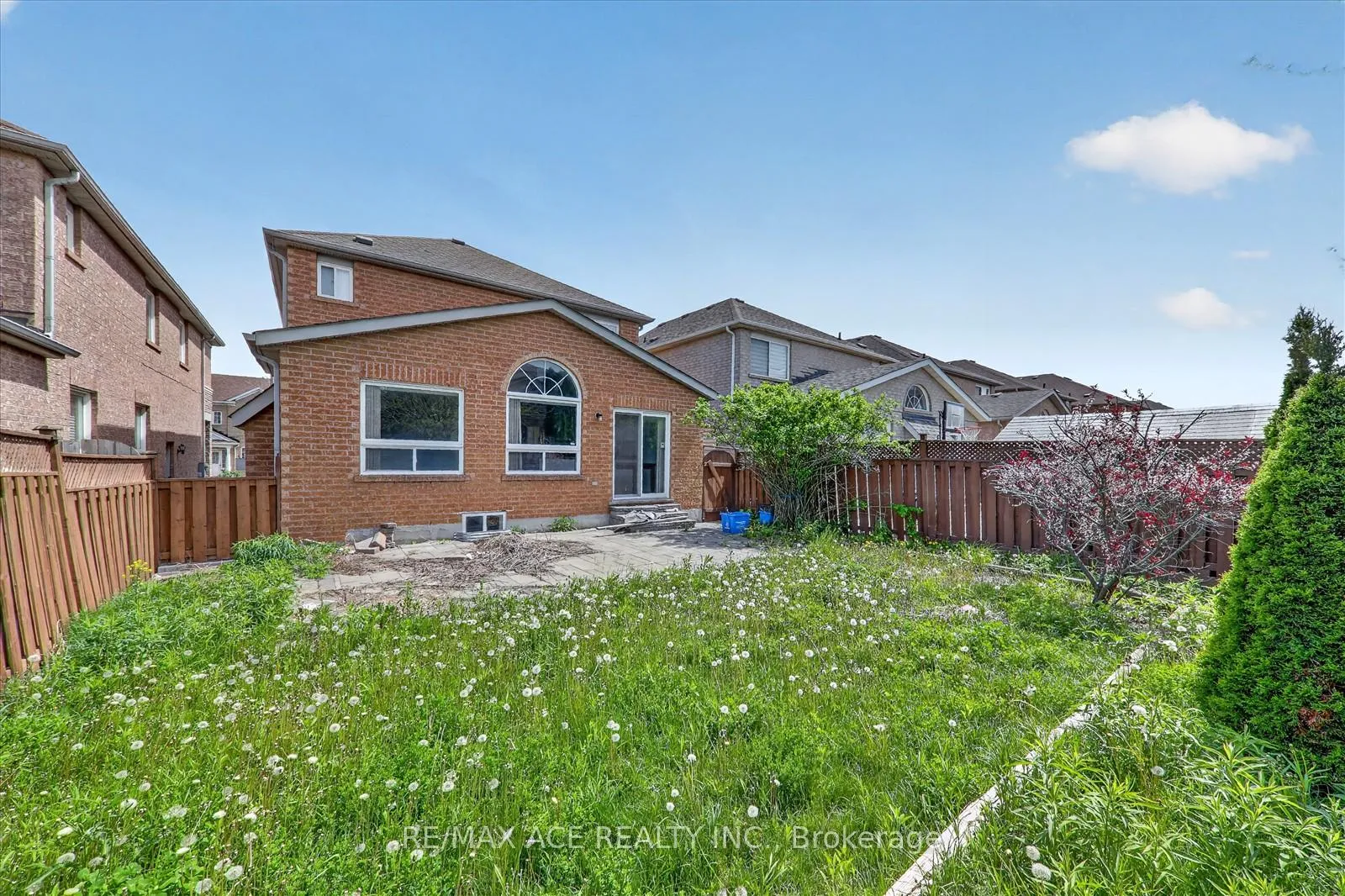 Photo 43 of 42 Feather Reed Way, Brampton, Sandringham-Wellington — HOMEH