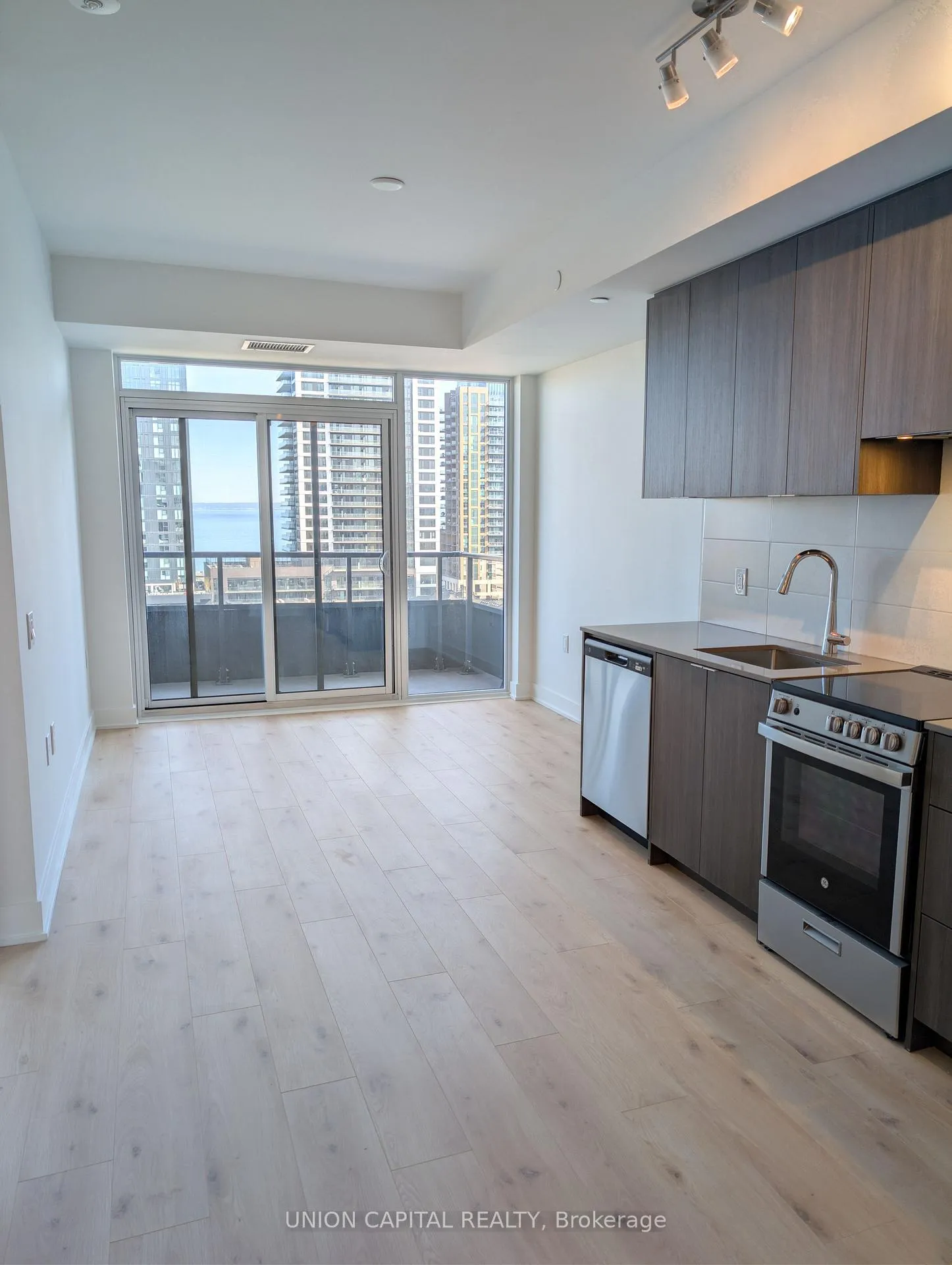 Photo 5 of Unit 1007, 2088 James Street, Burlington, Brant — HOMEH