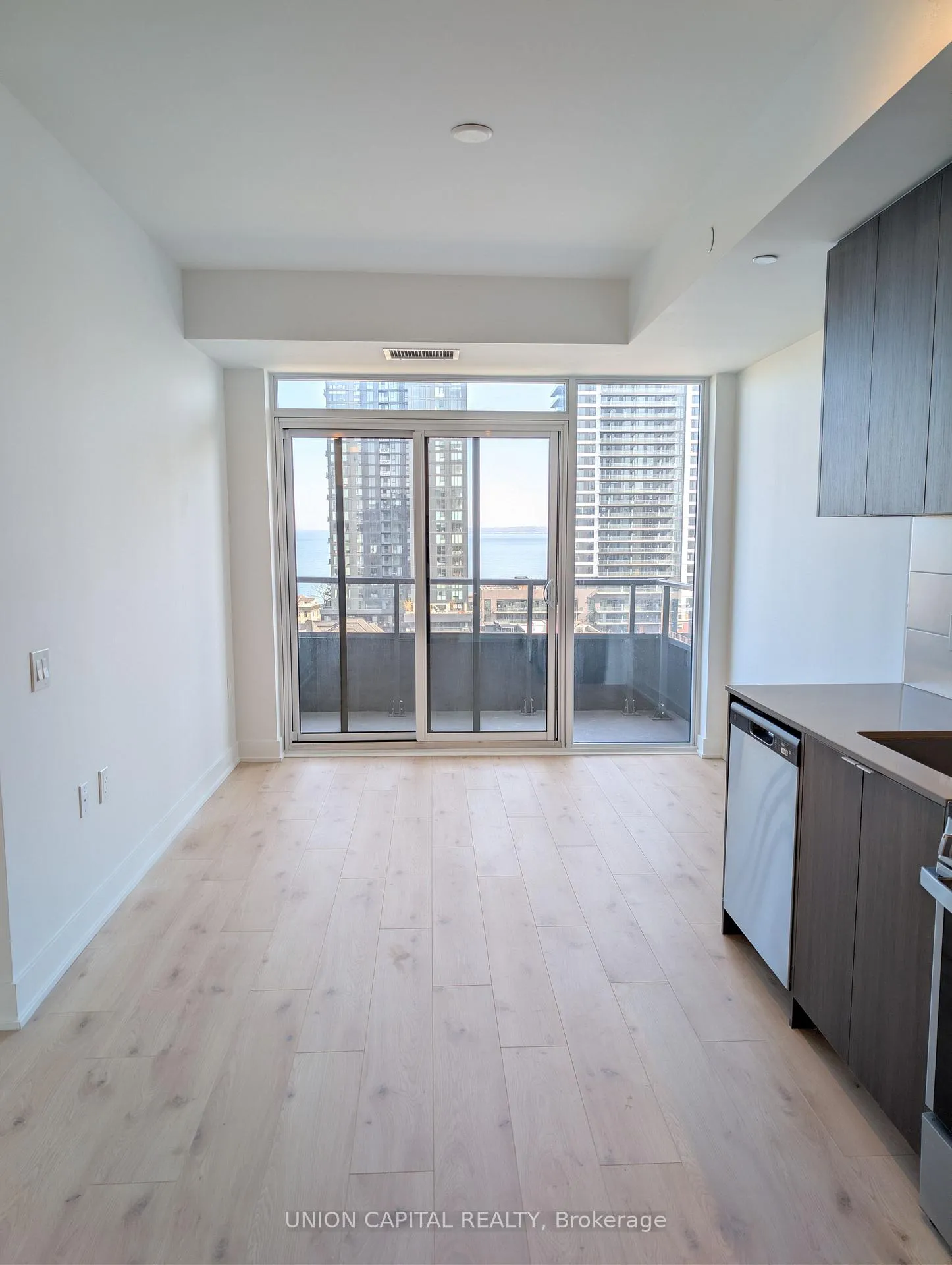 Photo 6 of Unit 1007, 2088 James Street, Burlington, Brant — HOMEH
