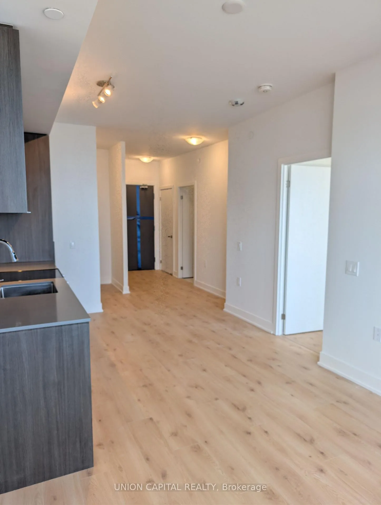 Photo 10 of Unit 1007, 2088 James Street, Burlington, Brant — HOMEH