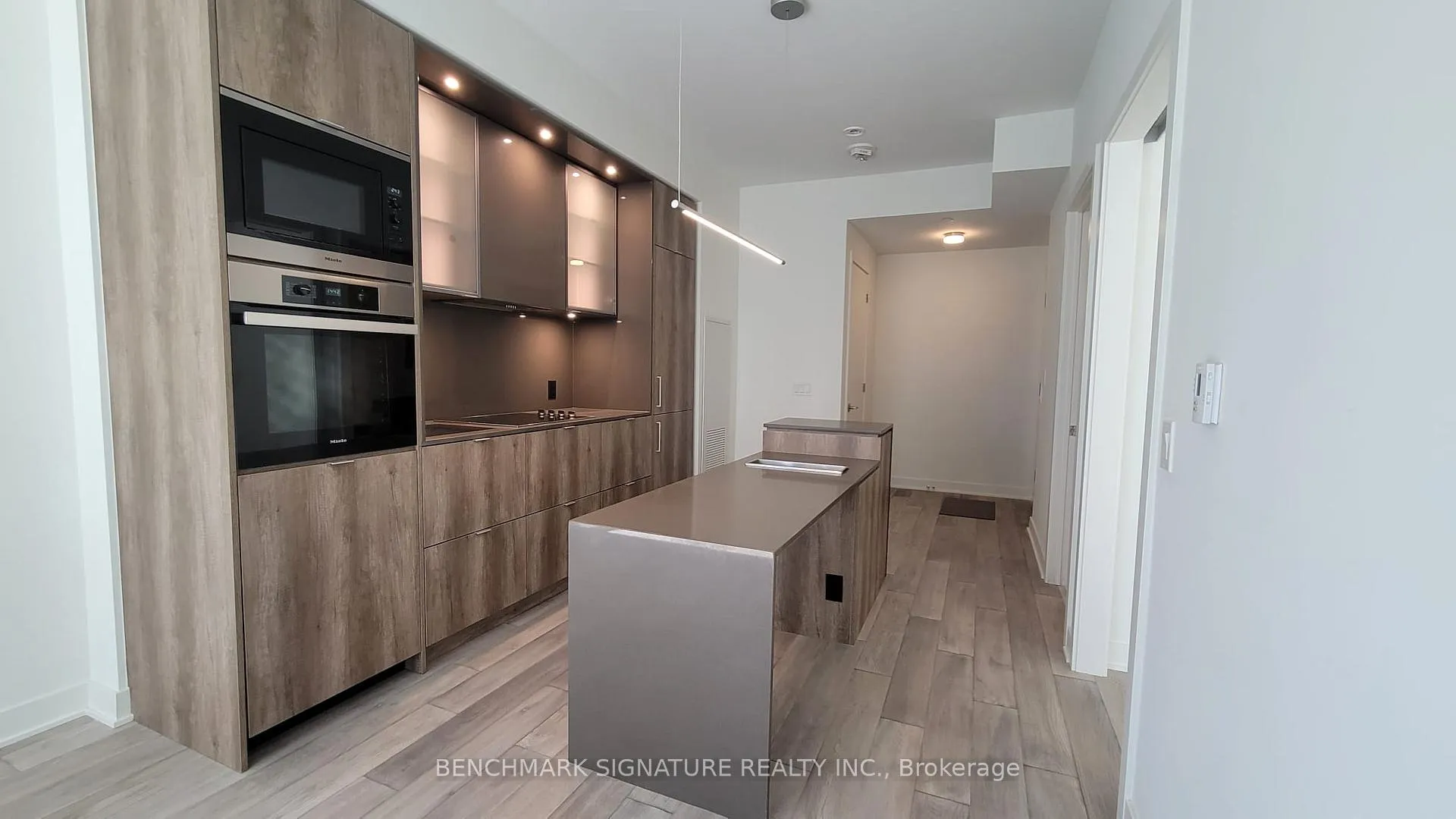 Front of Unit 2102, 11 Yorkville Avenue