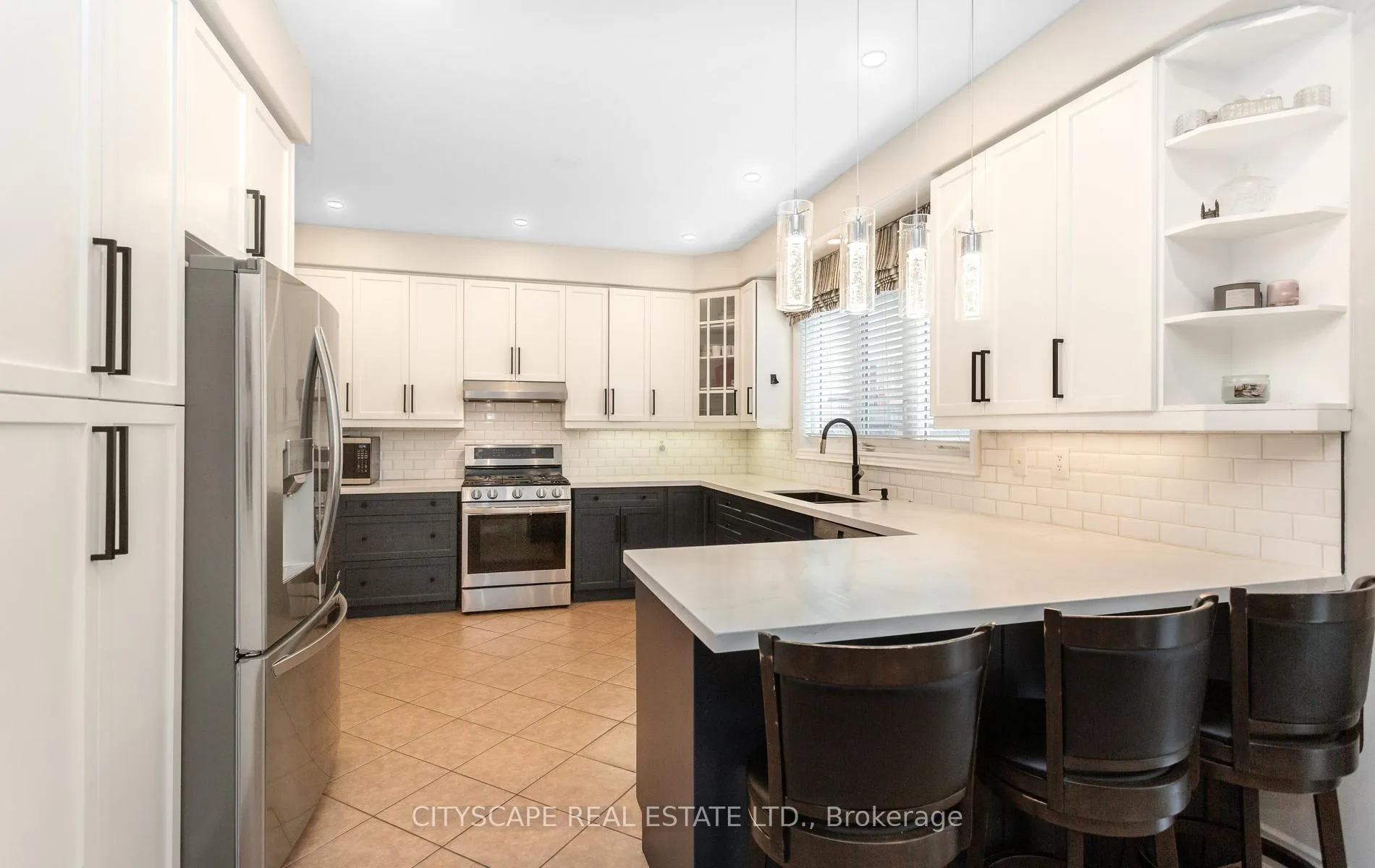 Photo 14 of 20 Lands Court, Cambridge, Silver Heights — HOMEH