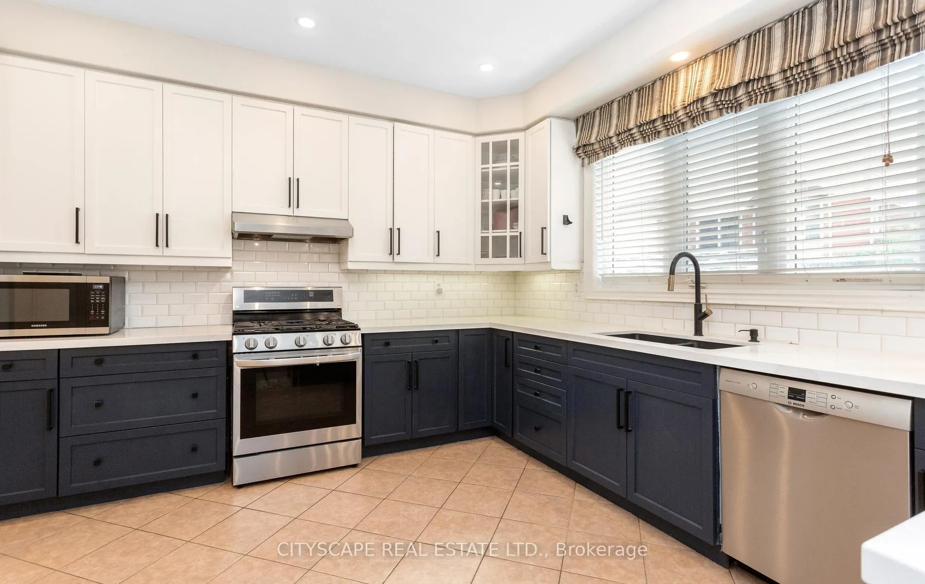 Photo 15 of 20 Lands Court, Cambridge, Silver Heights — HOMEH