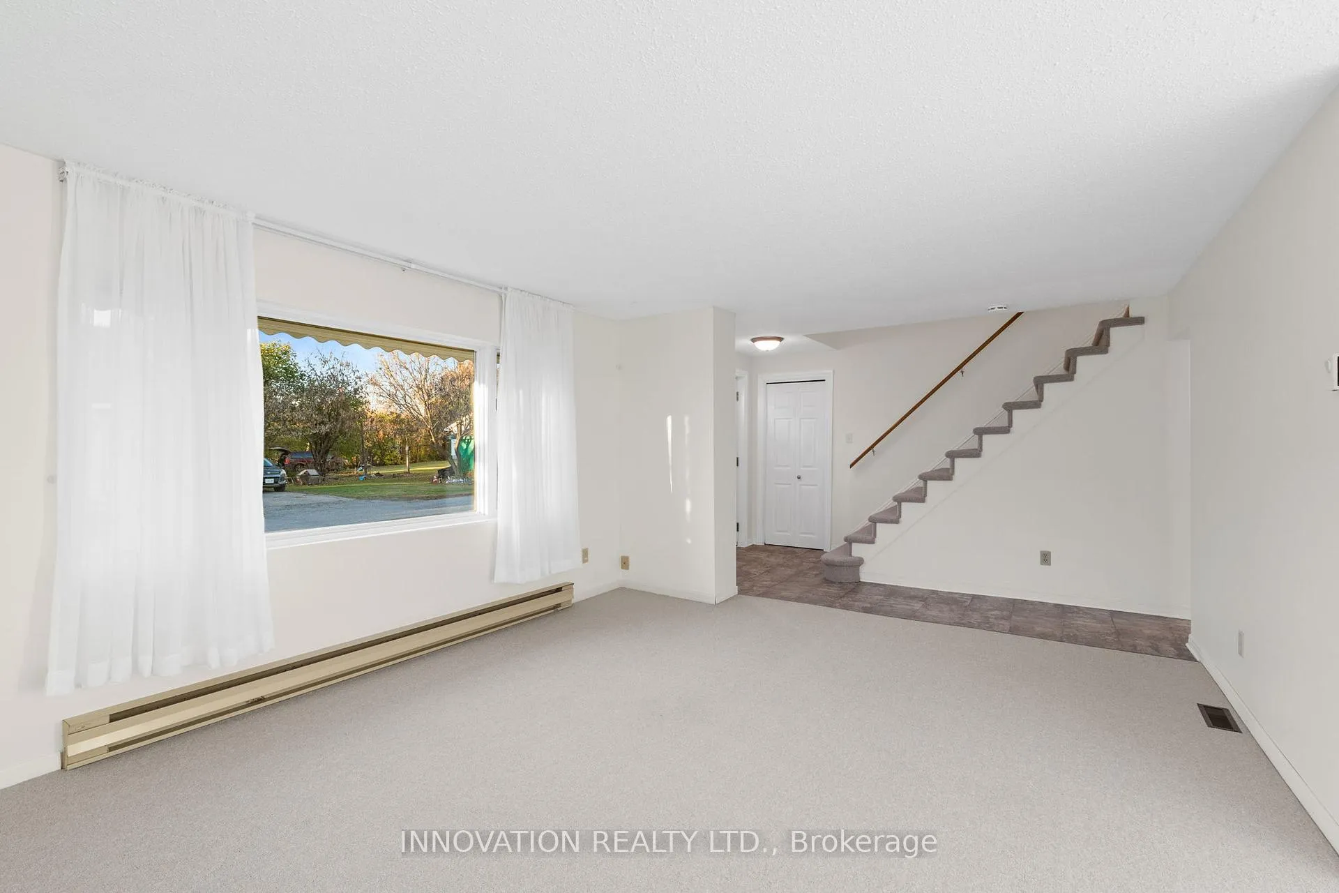 Photo 12 of 108 Crossland Drive, Ottawa, Fitzroy — HOMEH