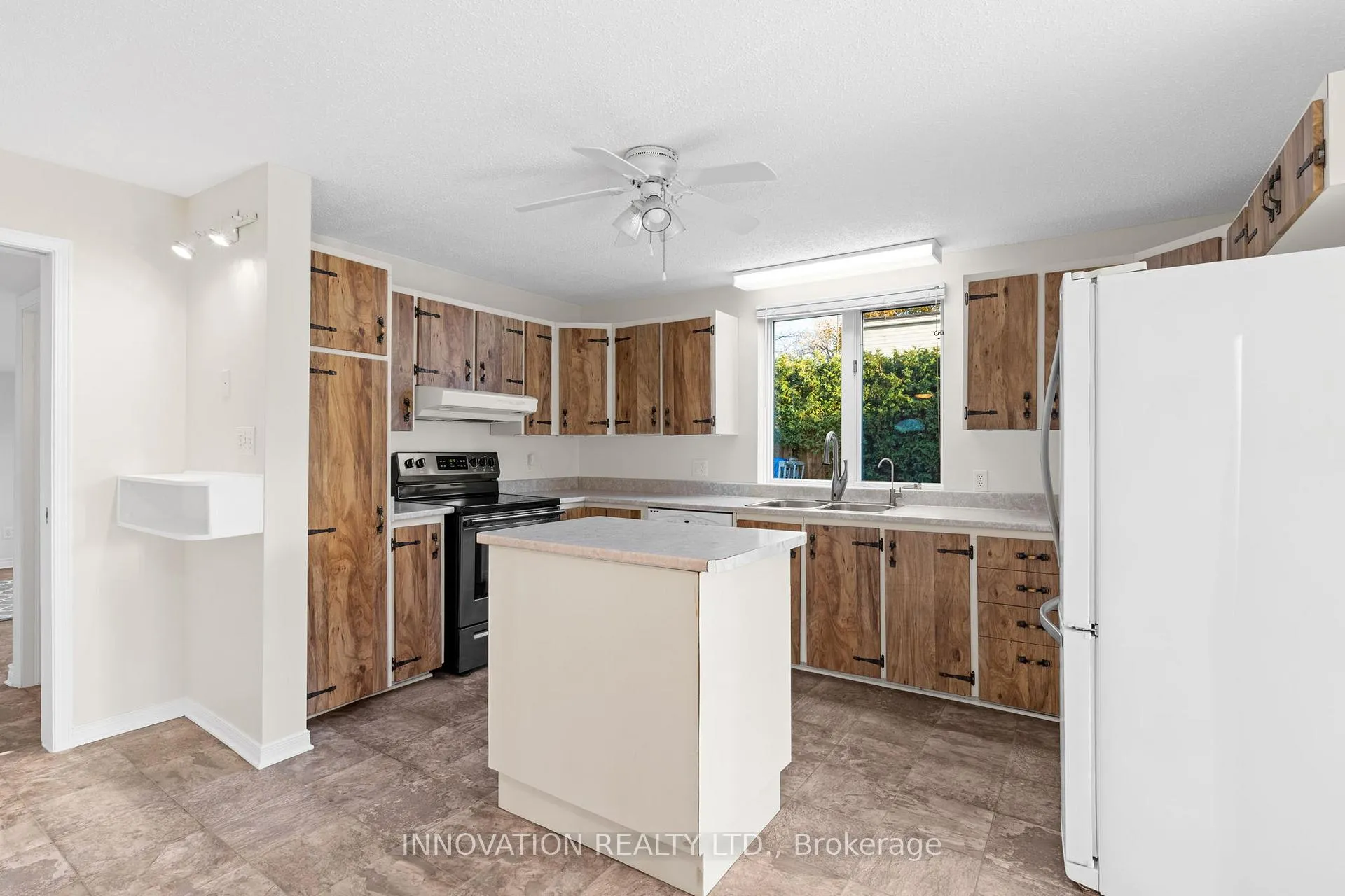 Photo 16 of 108 Crossland Drive, Ottawa, Fitzroy — HOMEH