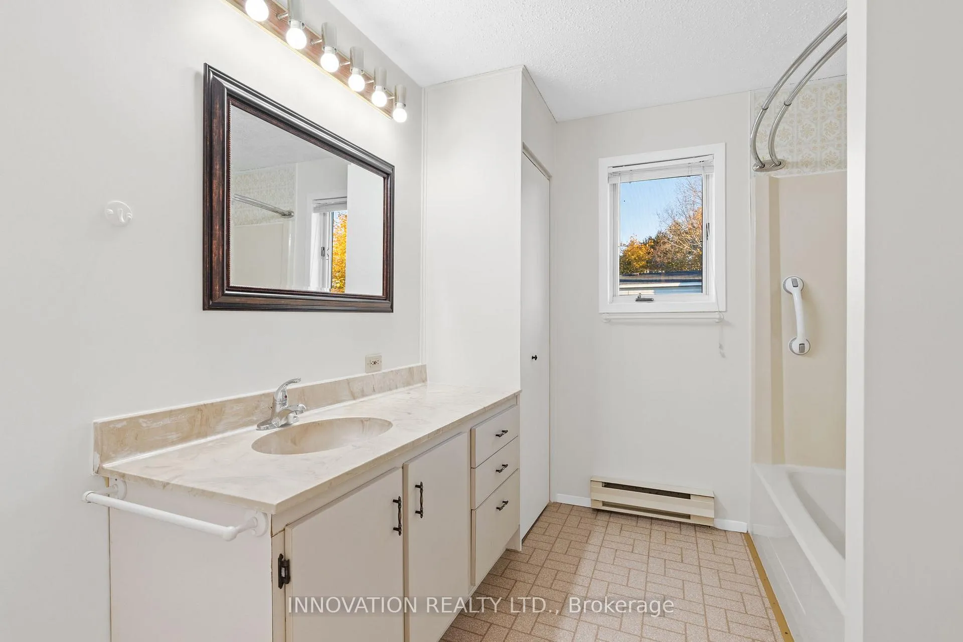 Photo 33 of 108 Crossland Drive, Ottawa, Fitzroy — HOMEH