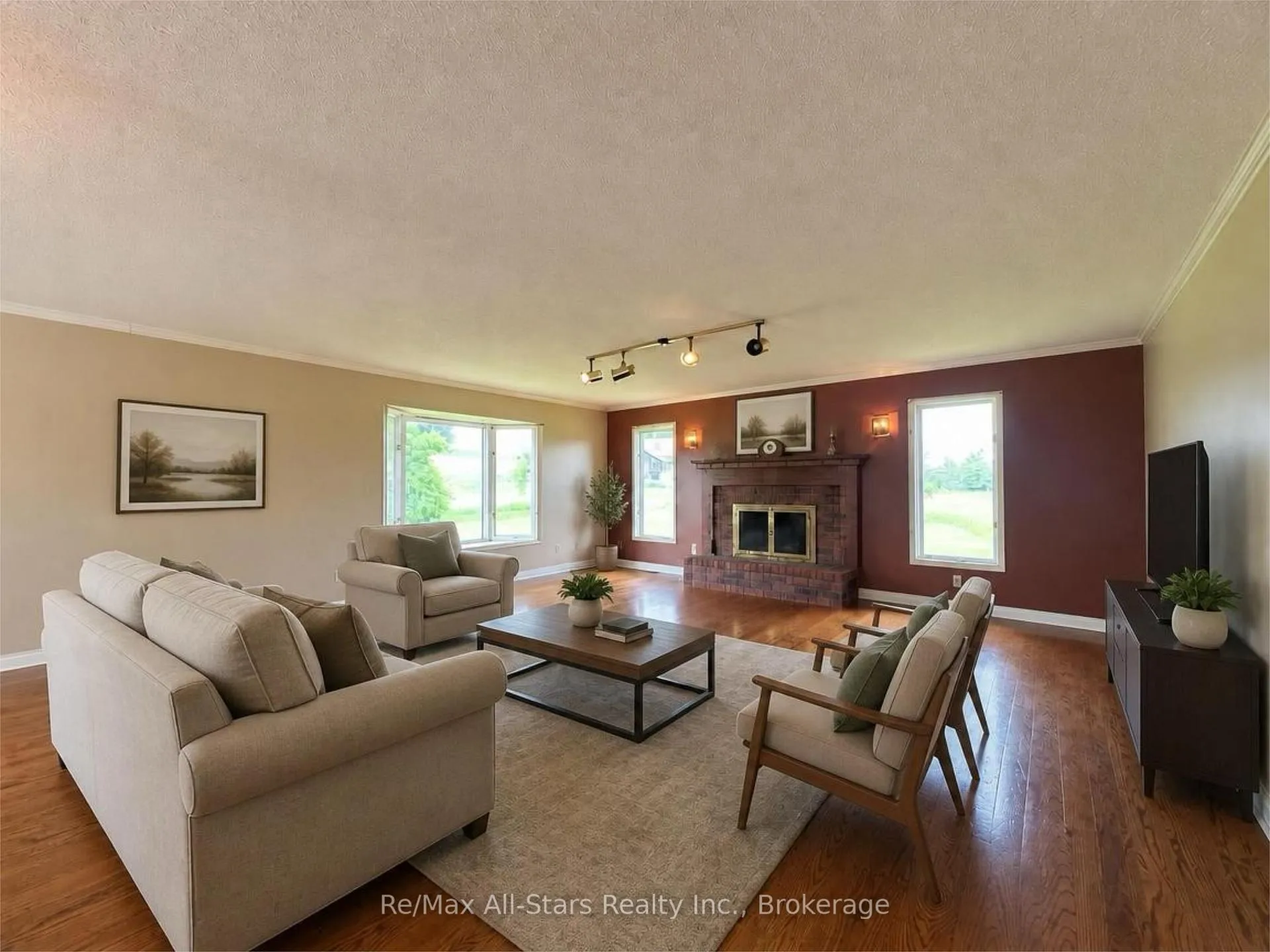 Photo 5 of 272 Providence Road, Kawartha Lakes, Verulam — HOMEH
