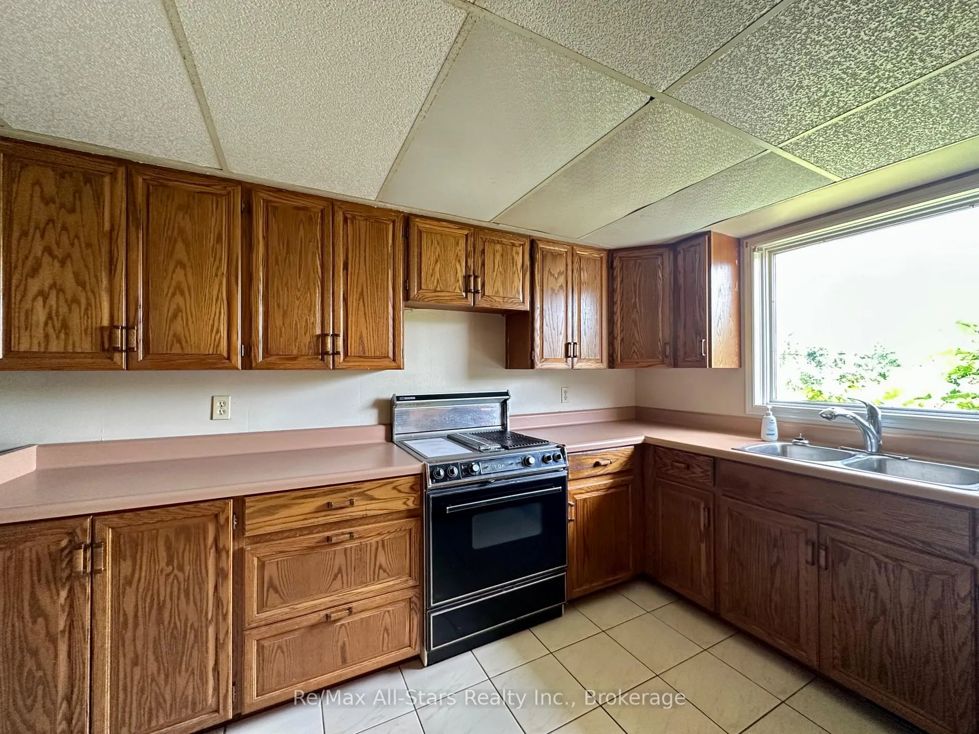 Photo 8 of 272 Providence Road, Kawartha Lakes, Verulam — HOMEH