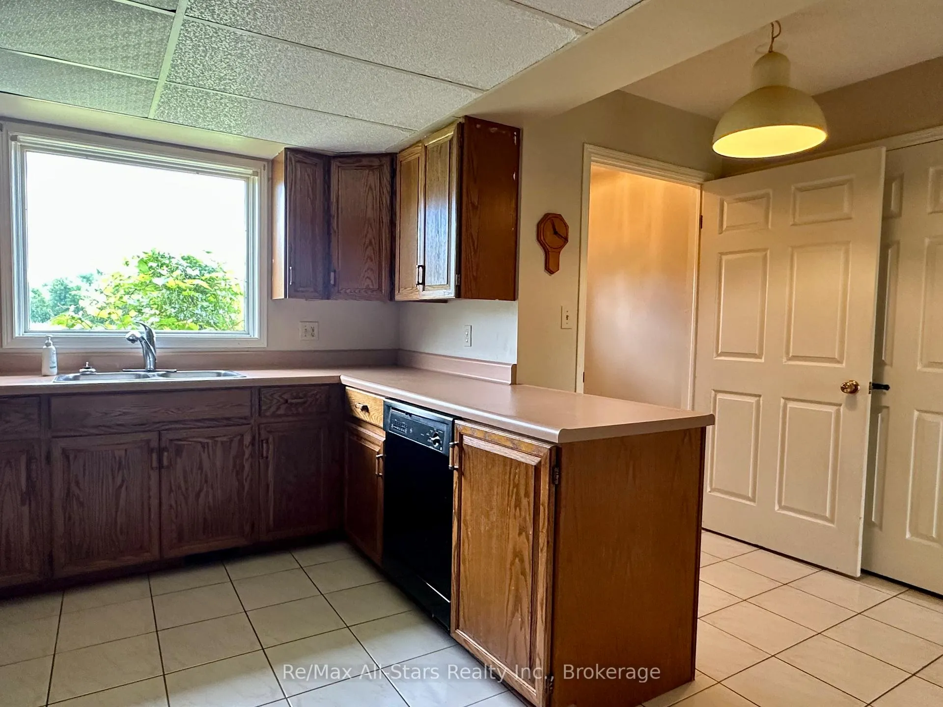 Photo 9 of 272 Providence Road, Kawartha Lakes, Verulam — HOMEH