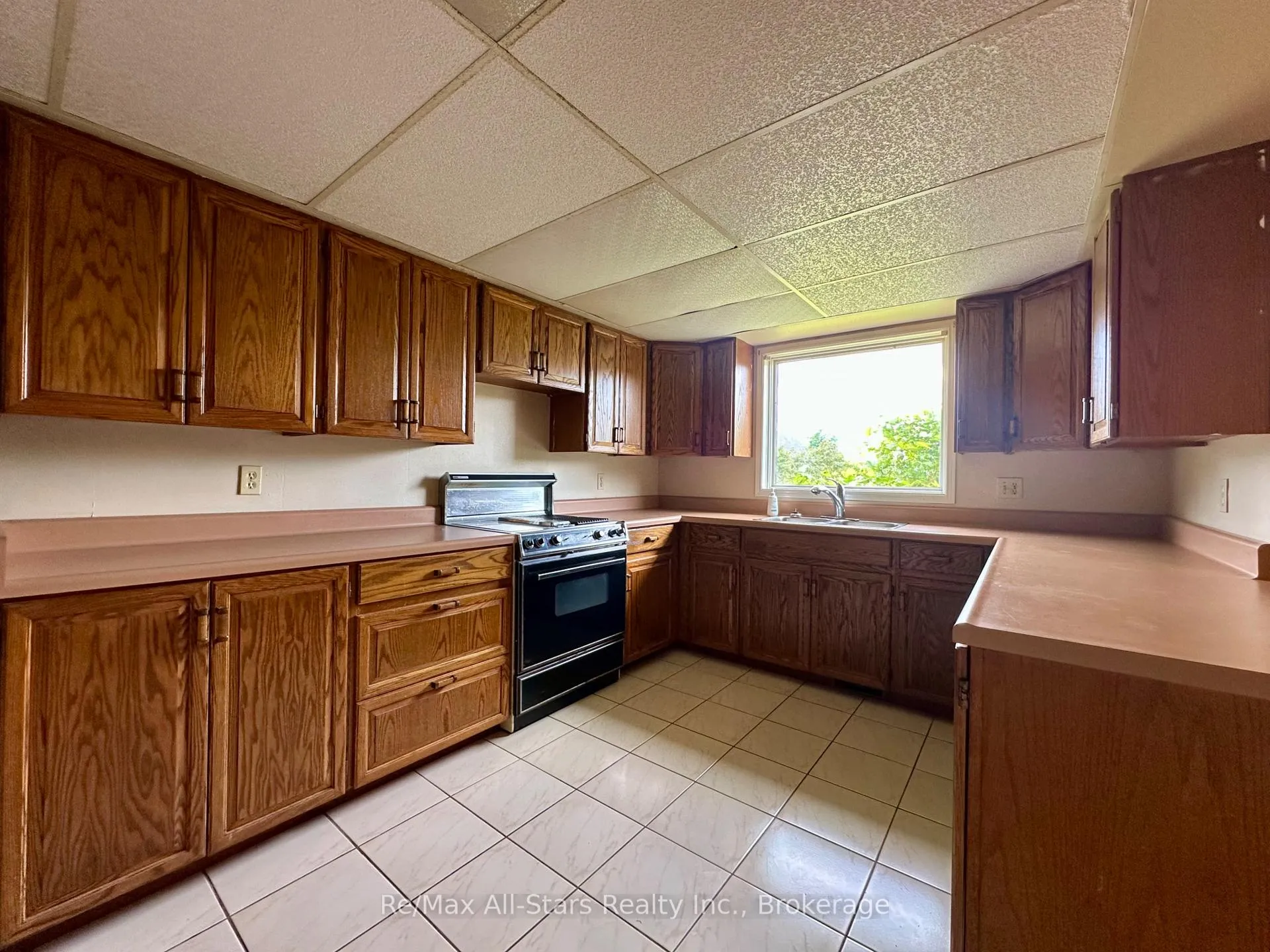 Photo 10 of 272 Providence Road, Kawartha Lakes, Verulam — HOMEH