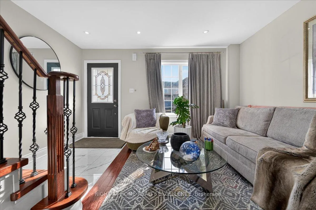 Photo 5 of 114 Tianalee Crescent, Brampton, Fletcher's Meadow — HOMEH