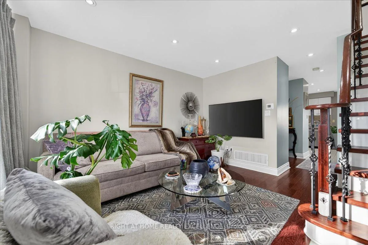 Photo 6 of 114 Tianalee Crescent, Brampton, Fletcher's Meadow — HOMEH