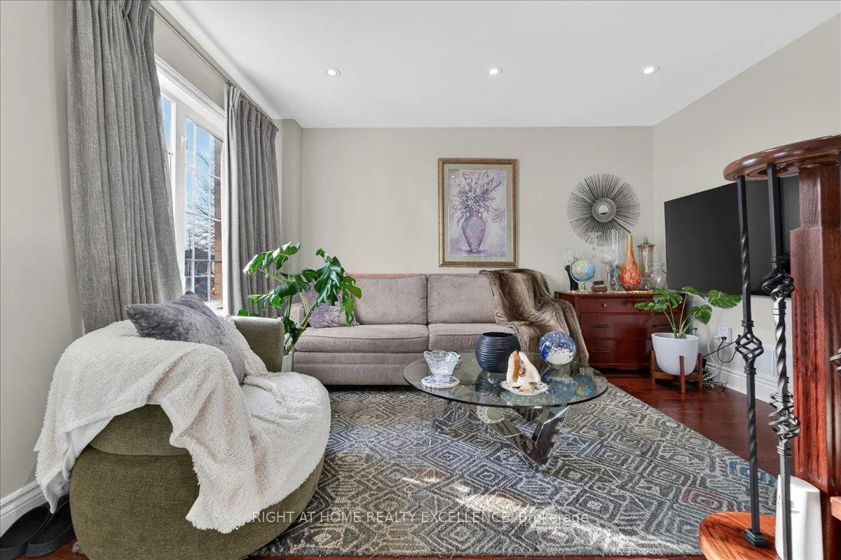 Photo 7 of 114 Tianalee Crescent, Brampton, Fletcher's Meadow — HOMEH