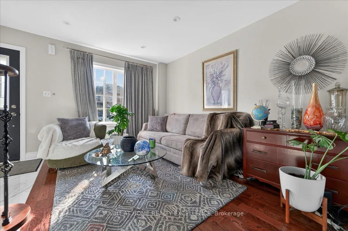 Photo 9 of 114 Tianalee Crescent, Brampton, Fletcher's Meadow — HOMEH