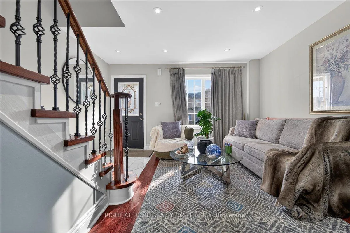 Photo 10 of 114 Tianalee Crescent, Brampton, Fletcher's Meadow — HOMEH