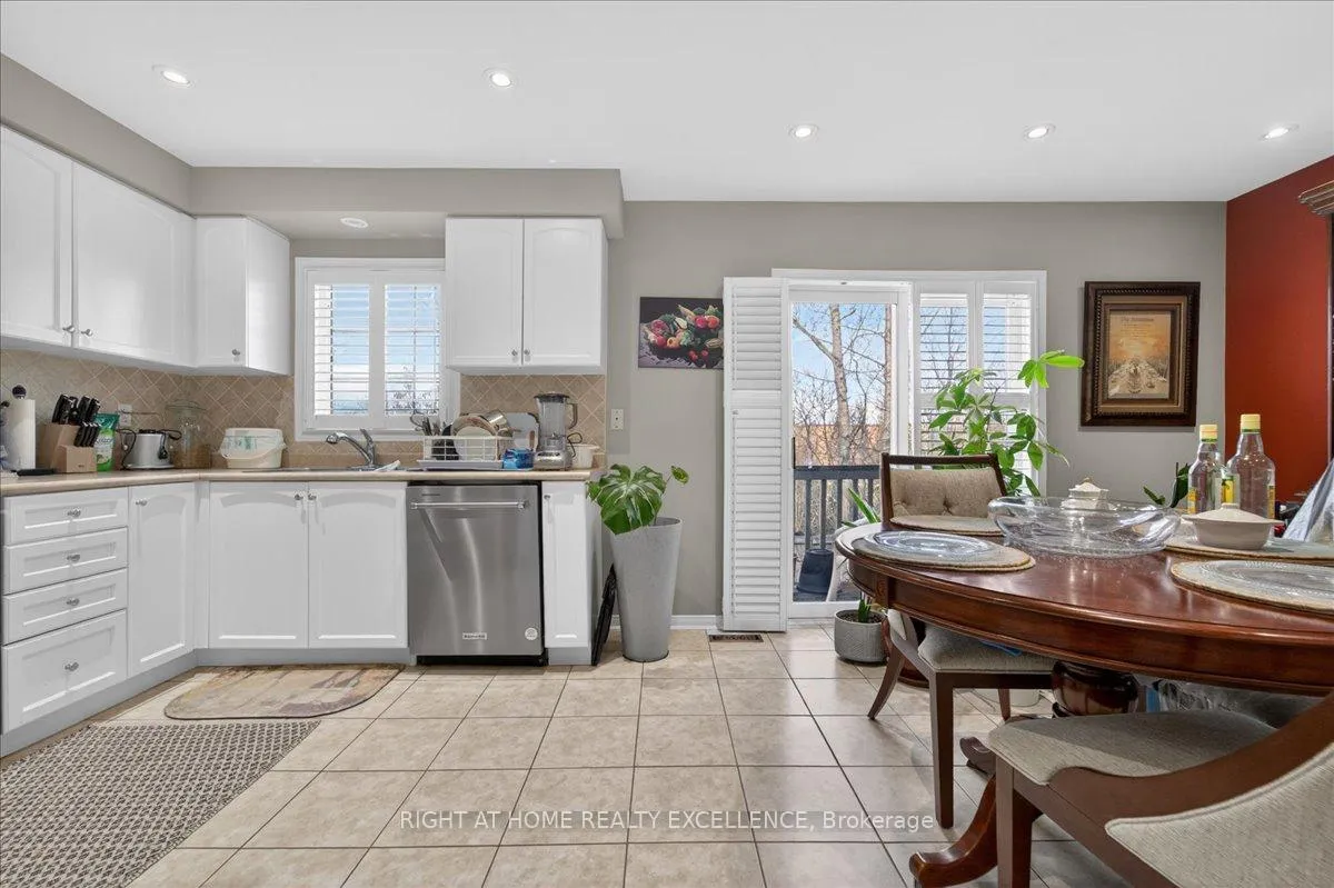 Photo 13 of 114 Tianalee Crescent, Brampton, Fletcher's Meadow — HOMEH