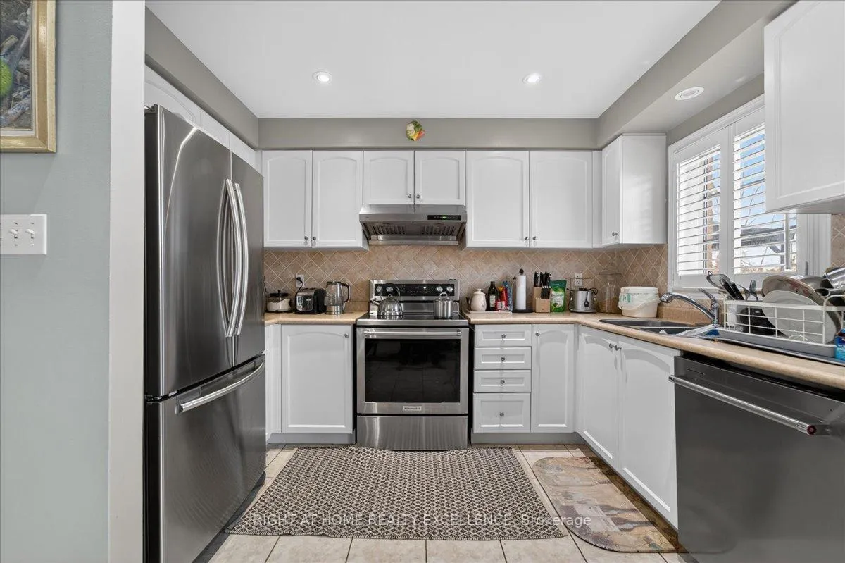 Photo 15 of 114 Tianalee Crescent, Brampton, Fletcher's Meadow — HOMEH