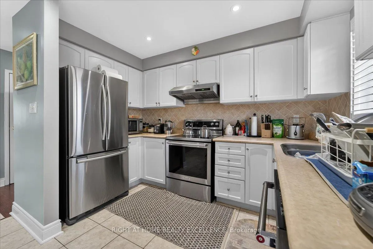 Photo 17 of 114 Tianalee Crescent, Brampton, Fletcher's Meadow — HOMEH