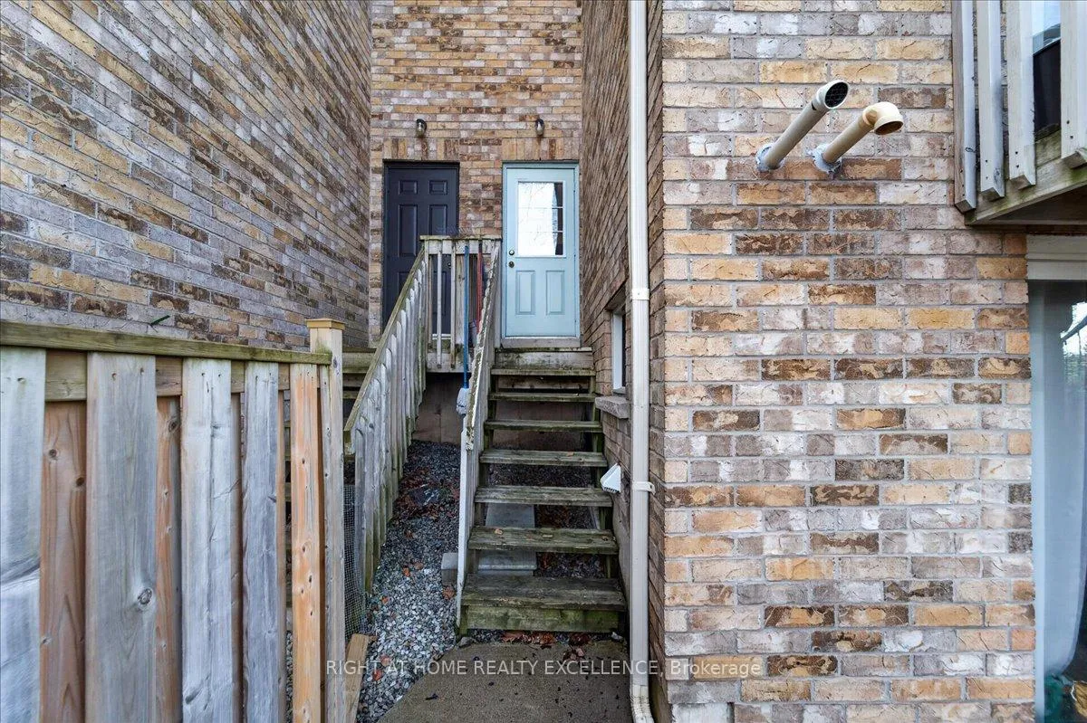 Photo 44 of 114 Tianalee Crescent, Brampton, Fletcher's Meadow — HOMEH