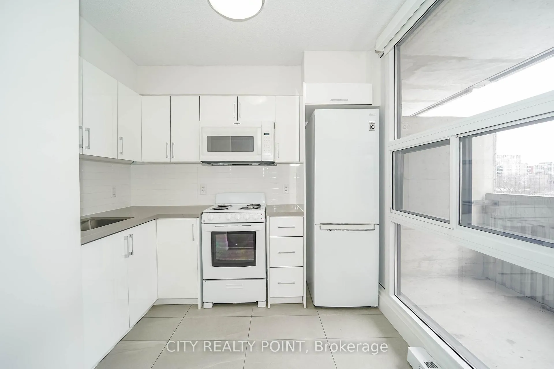 Photo 6 of Unit 2103, 33 Isabella Street, Toronto, Church-Yonge Corridor — HOMEH