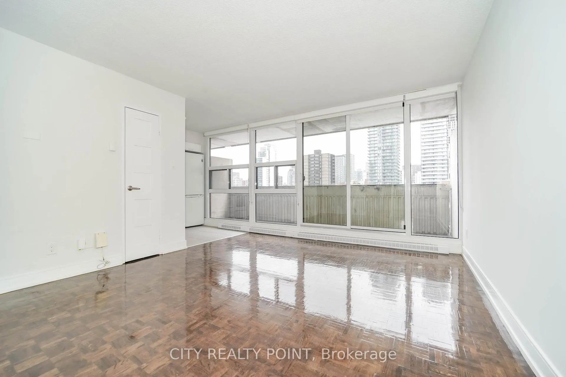 Photo 9 of Unit 2103, 33 Isabella Street, Toronto, Church-Yonge Corridor — HOMEH