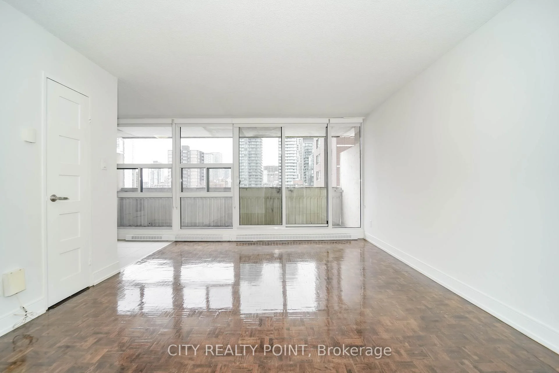 Photo 8 of Unit 2103, 33 Isabella Street, Toronto, Church-Yonge Corridor — HOMEH