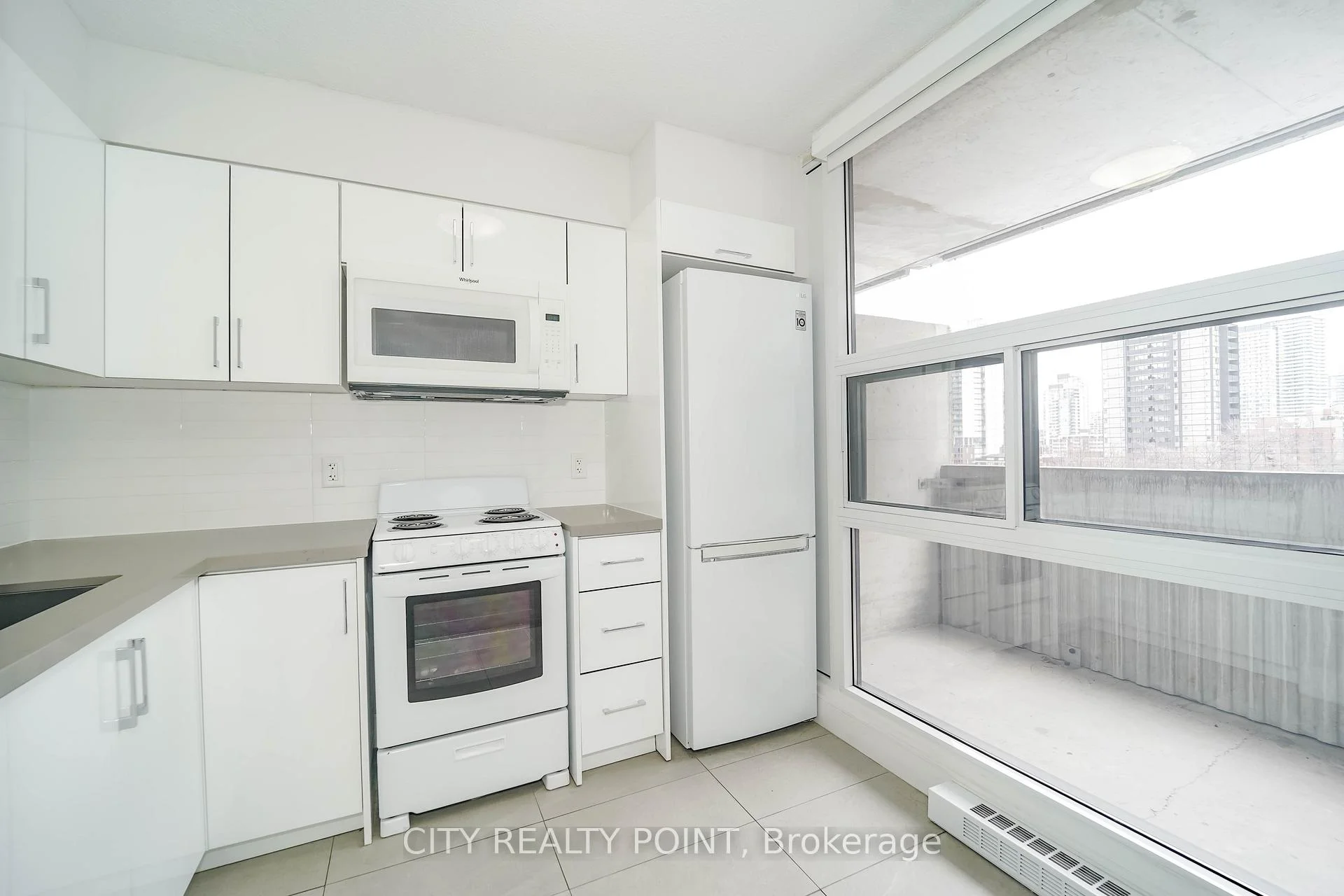 Photo 12 of Unit 2103, 33 Isabella Street, Toronto, Church-Yonge Corridor — HOMEH