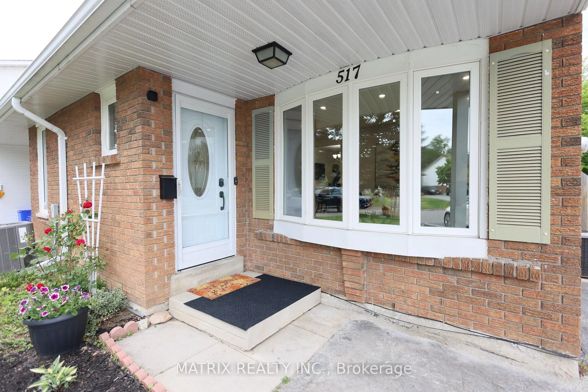 Photo 2 of 517 Grenfell Street, Oshawa, Vanier — HOMEH