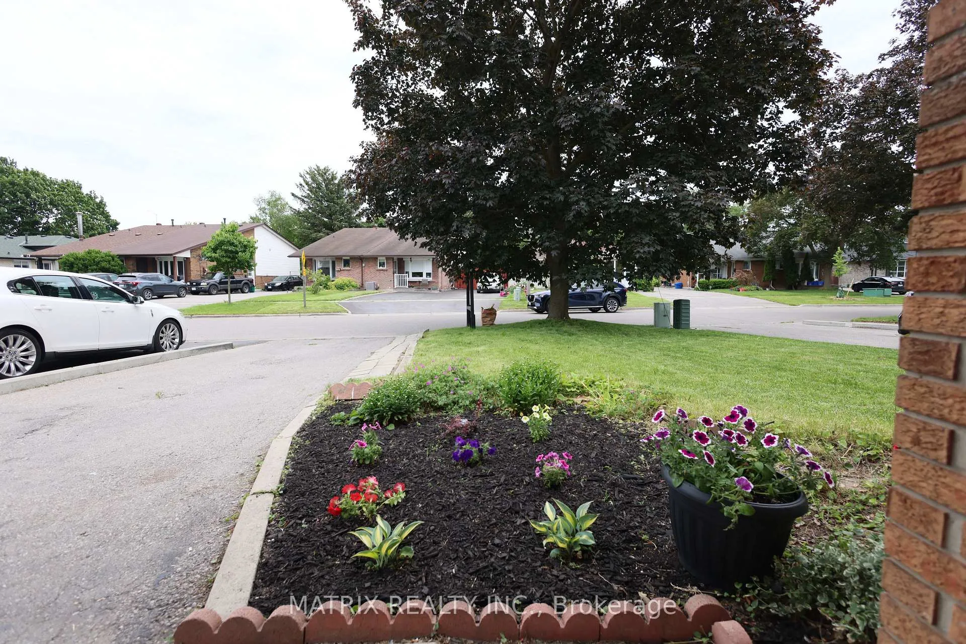 Photo 3 of 517 Grenfell Street, Oshawa, Vanier — HOMEH