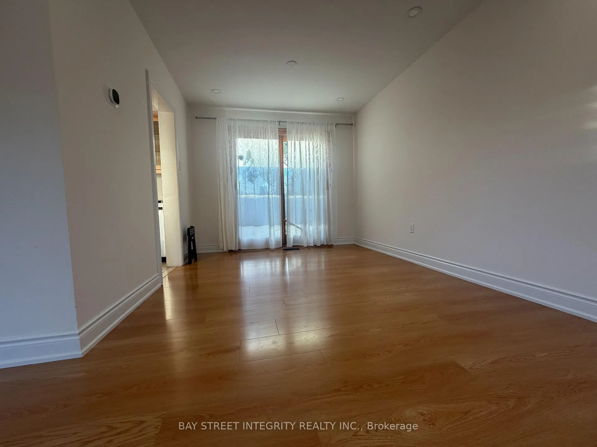 Photo 3 of 26 Morpeth Road, Brampton, Brampton East — HOMEH