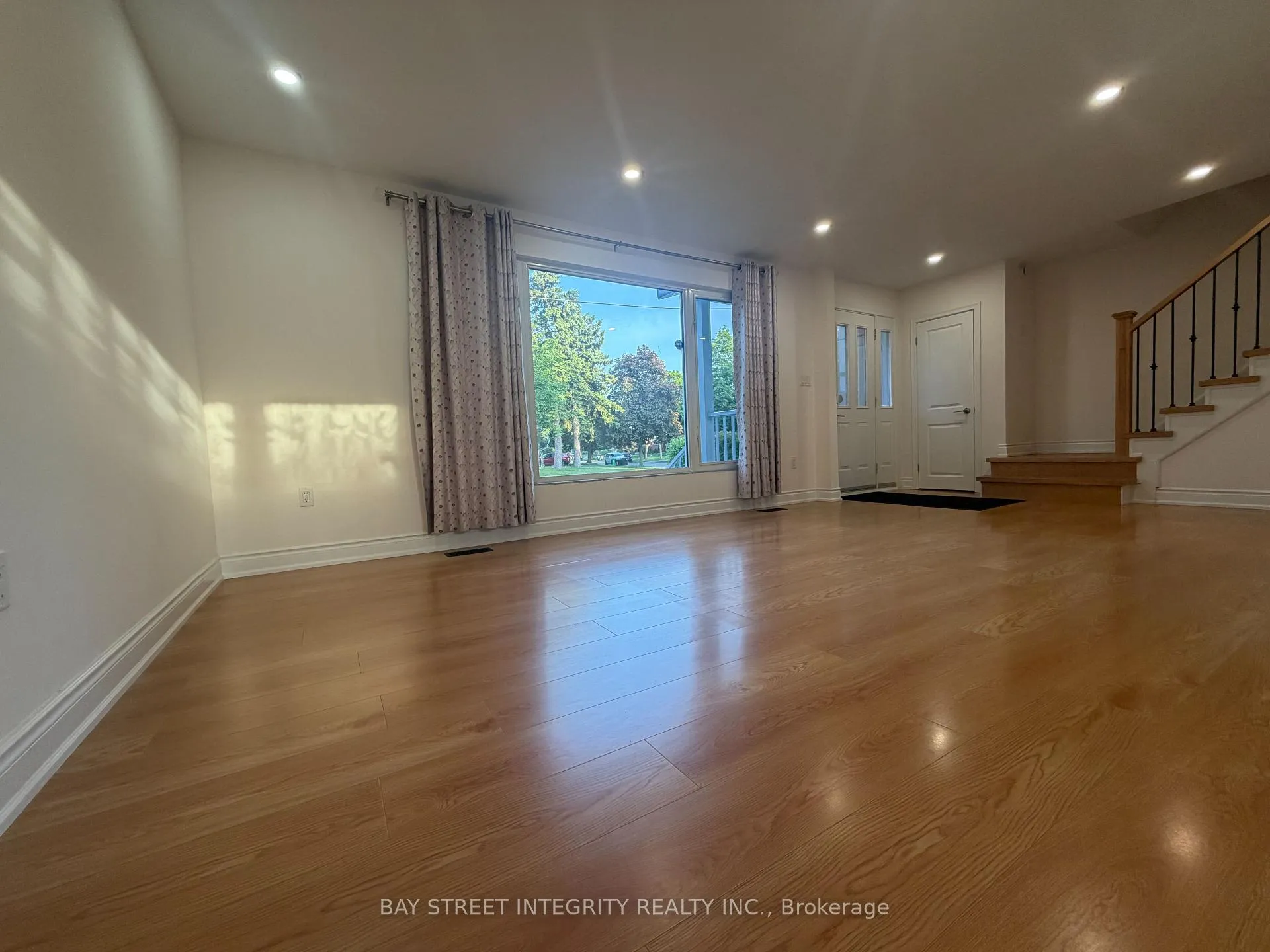 Photo 4 of 26 Morpeth Road, Brampton, Brampton East — HOMEH