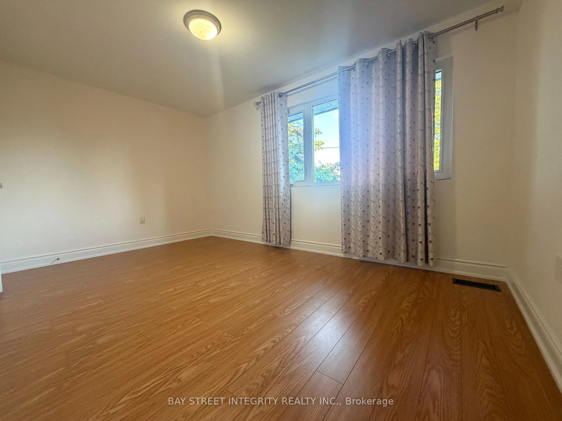 Photo 12 of 26 Morpeth Road, Brampton, Brampton East — HOMEH