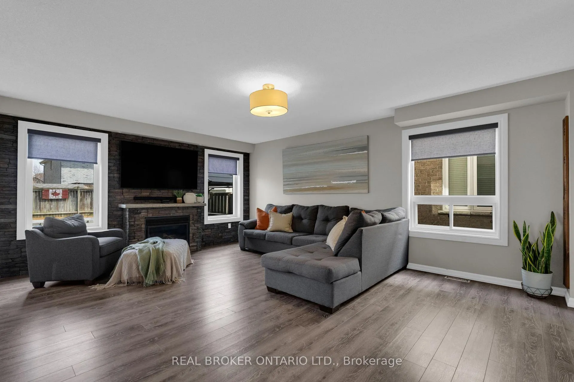 Photo 4 of 67 Birchwood Drive, Barrie, East Bayfield — HOMEH